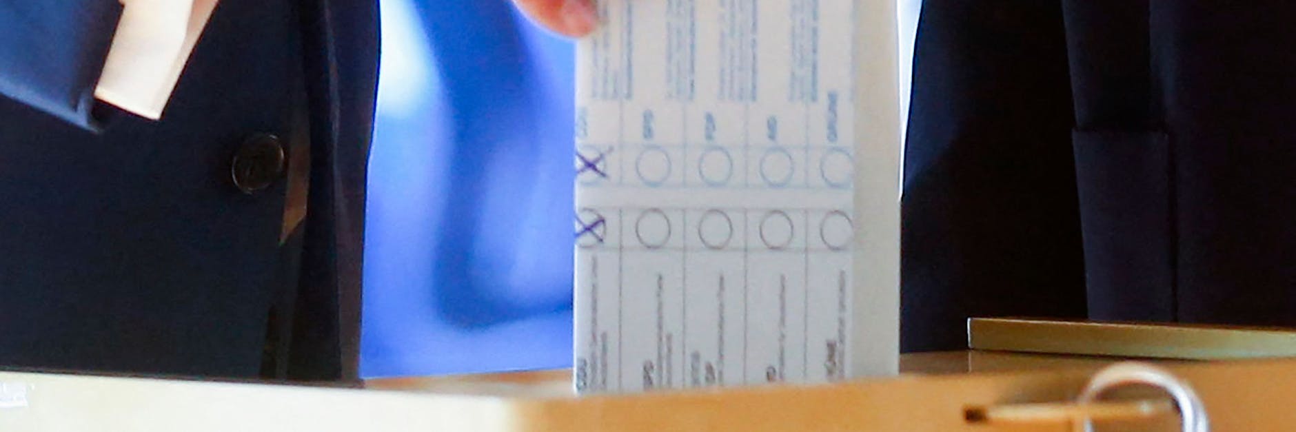 Unionskanzlerkandidat Armin Laschet zeigte deutlich die beiden Kreuzchen bei der CDU.