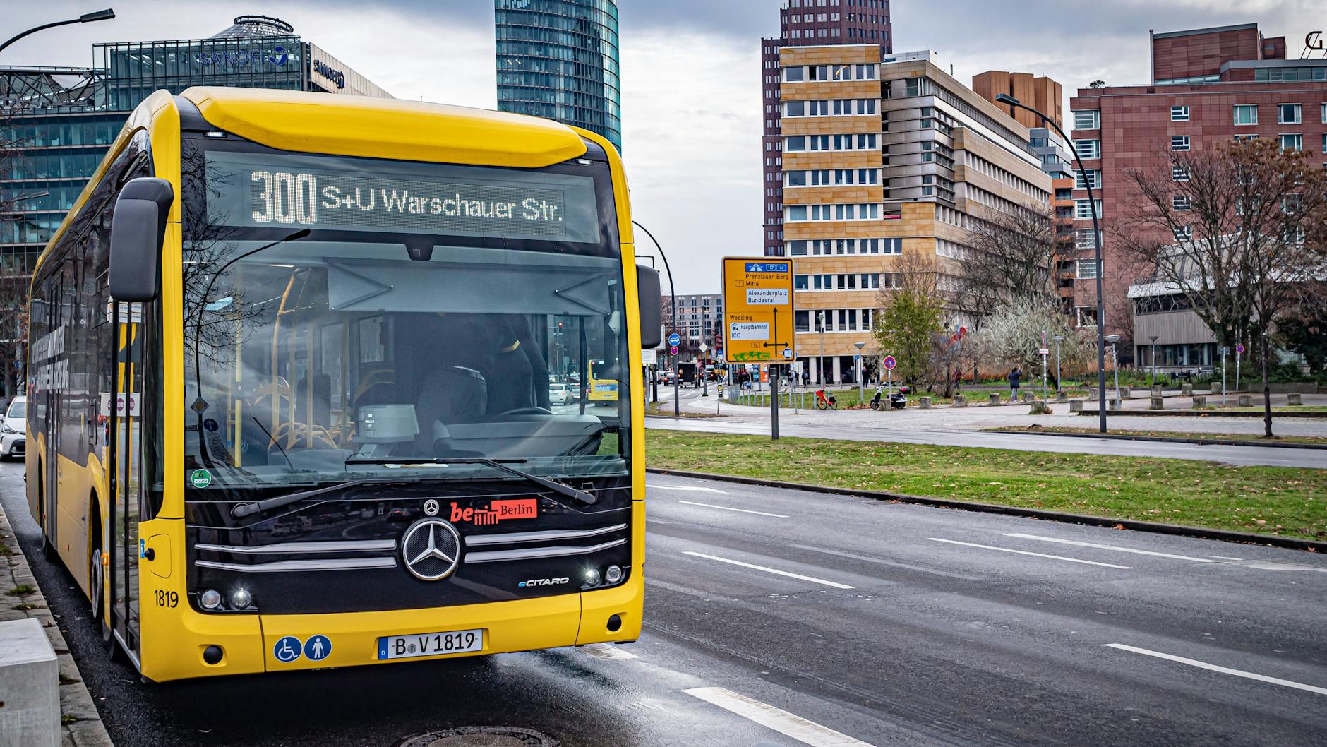 Ein BVG-Bus der Linie 300