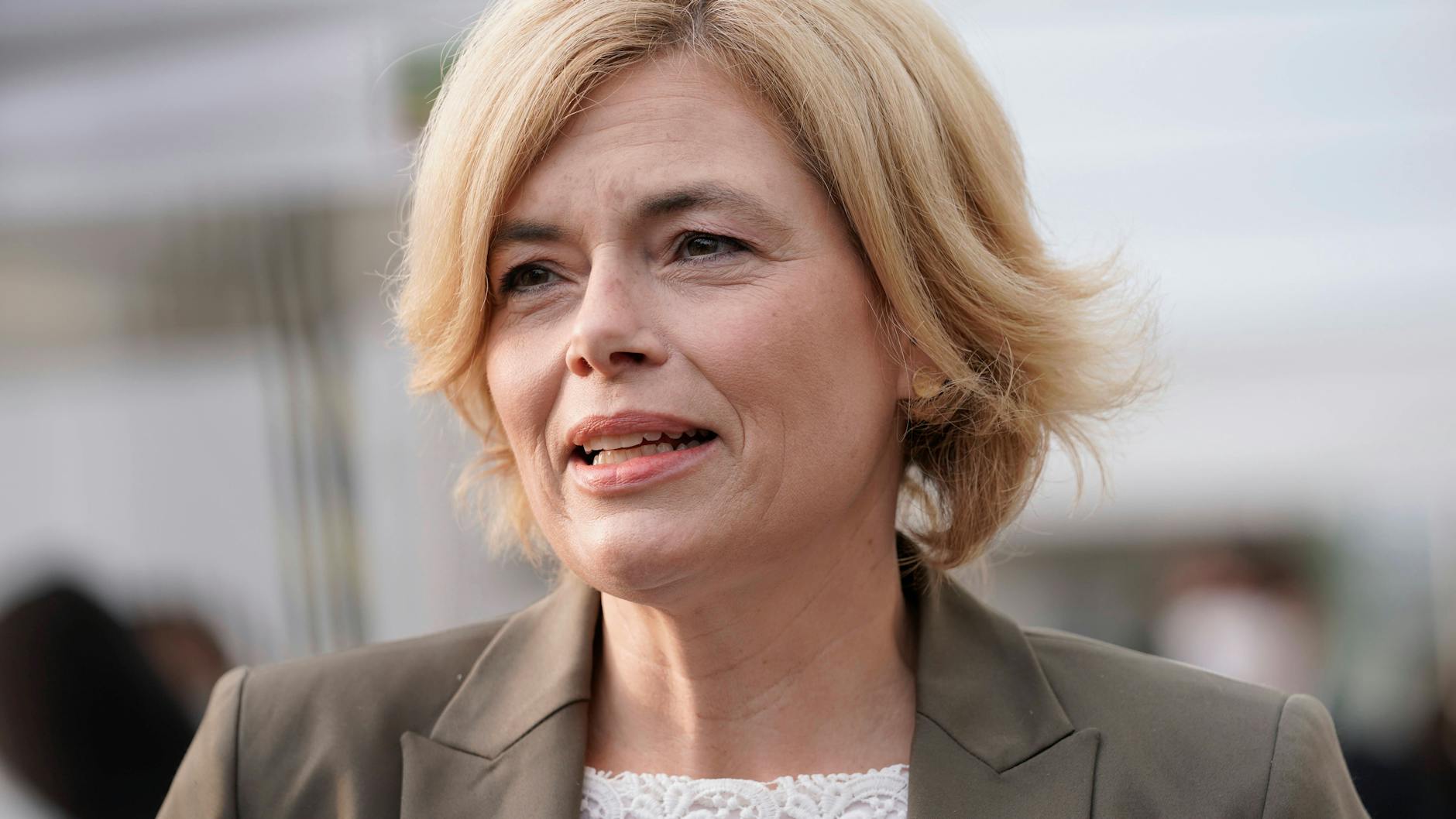 Bundeslandwirtschaftsministerin Julia Klöckner will sich vom CDU-Landesvorsitz in Rheinland-Pfalz zurückziehen.