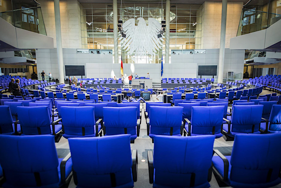 735 Abgeordnete ziehen in den neuen Bundestag ein. Die teilte der Bundeswahlleiter im vorläufigen Wahlergebnis mit.
