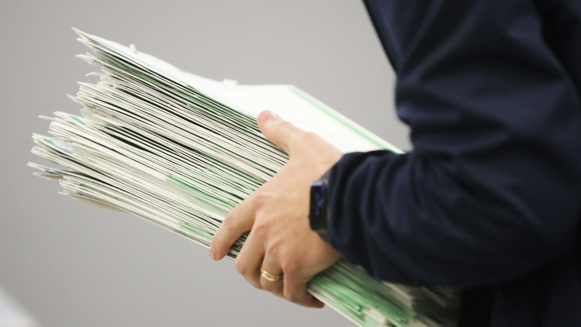 Gegen Nachmittag gingen mehreren Wahllokalen in Friedrichshain-Kreuzberg die Stimmzettel aus. Sie wurden daraufhin mit dem Kopierer im Rathaus erstellt (Symbolbild).