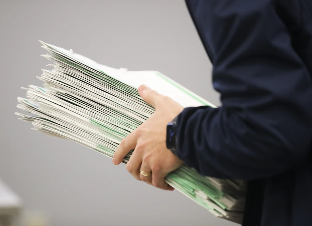 Wahlchaos in Berlin: Wahlhelfer drucken Stimmzettel am Kopierer