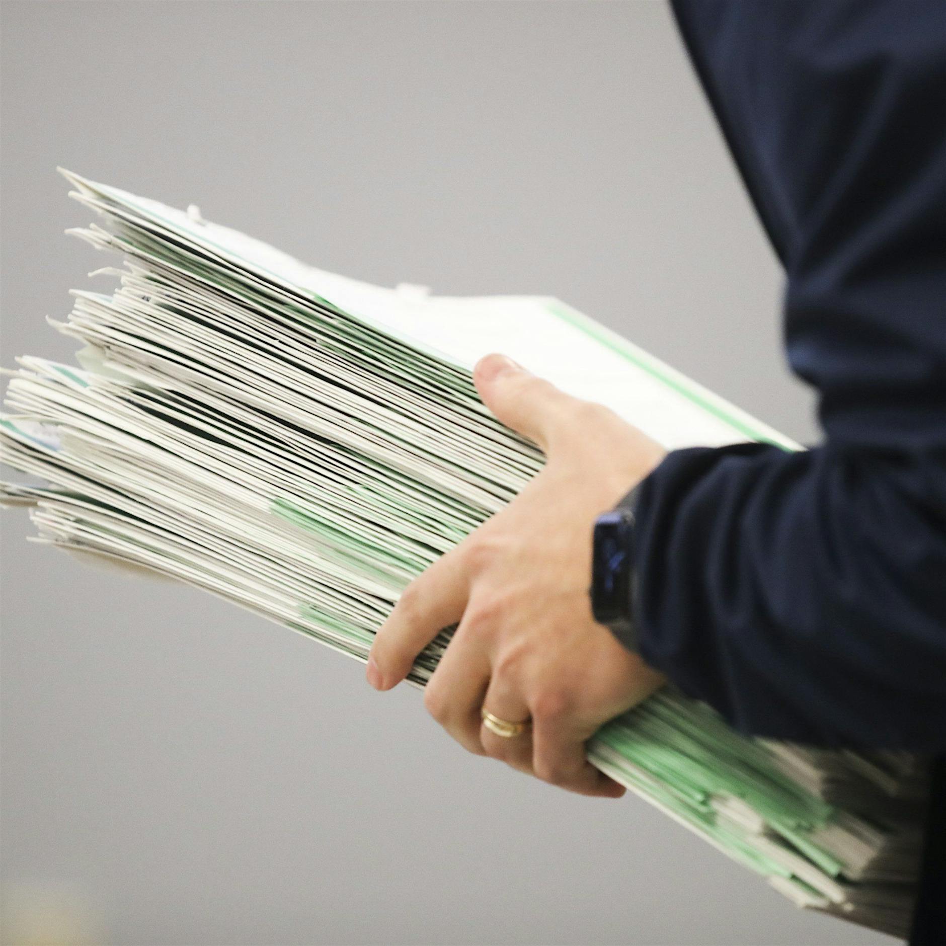 Wahlchaos in Berlin: Wahlhelfer drucken Stimmzettel am Kopierer