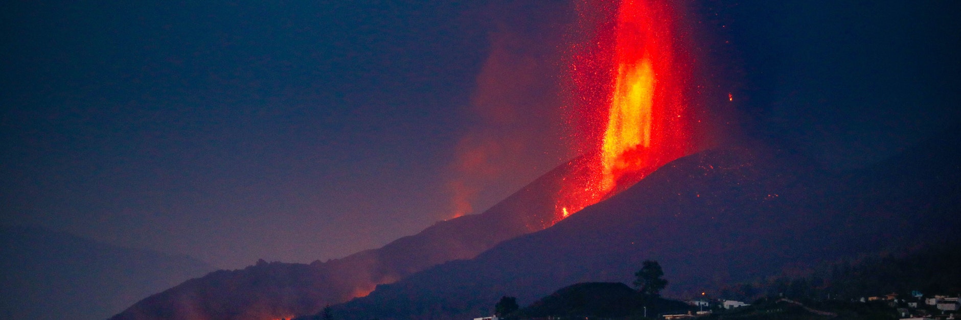 Acht Tage nach seinem Ausbruch ist der Vulkan auf der Kanareninseln La Palma am Montagvormittag plötzlich verstummt. 