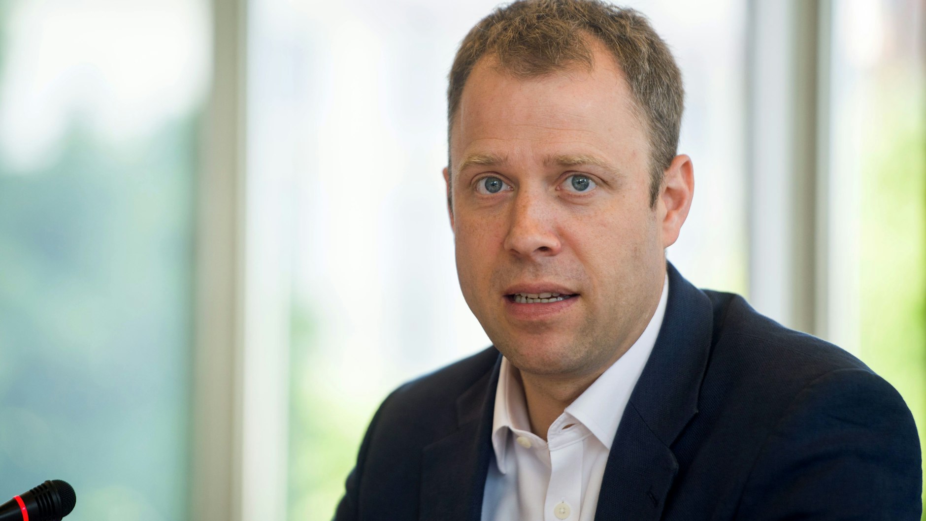 Mario Czaja von der CDU vor Petra Pau (Linke) in Marzahn-Hellerdorf.