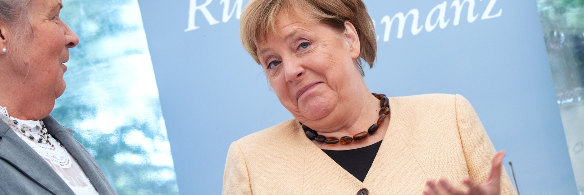 Kanzlerin Angela Merkel (r., CDU) beim Besuch in ihrem Bundestagswahlkreis. 