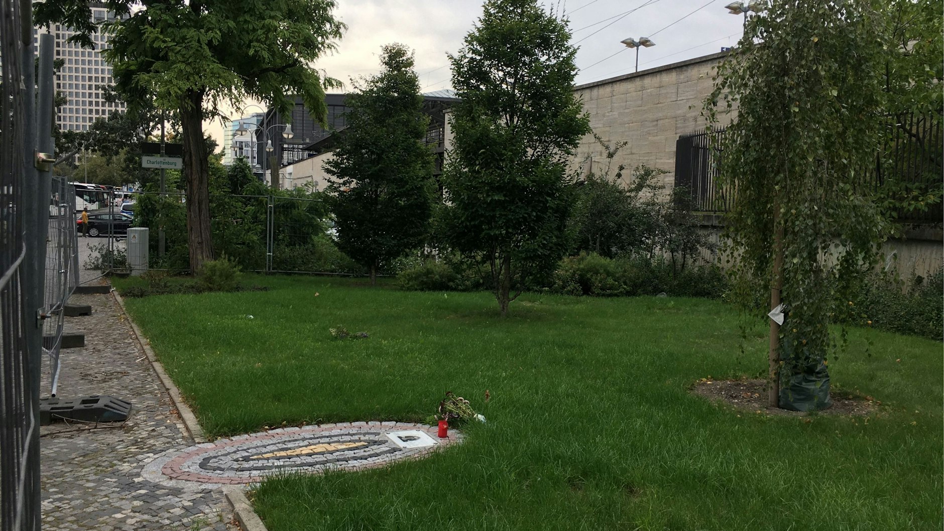 Die Gedenkstätte für Susanne Fontaine unweit des Bahnhofs.