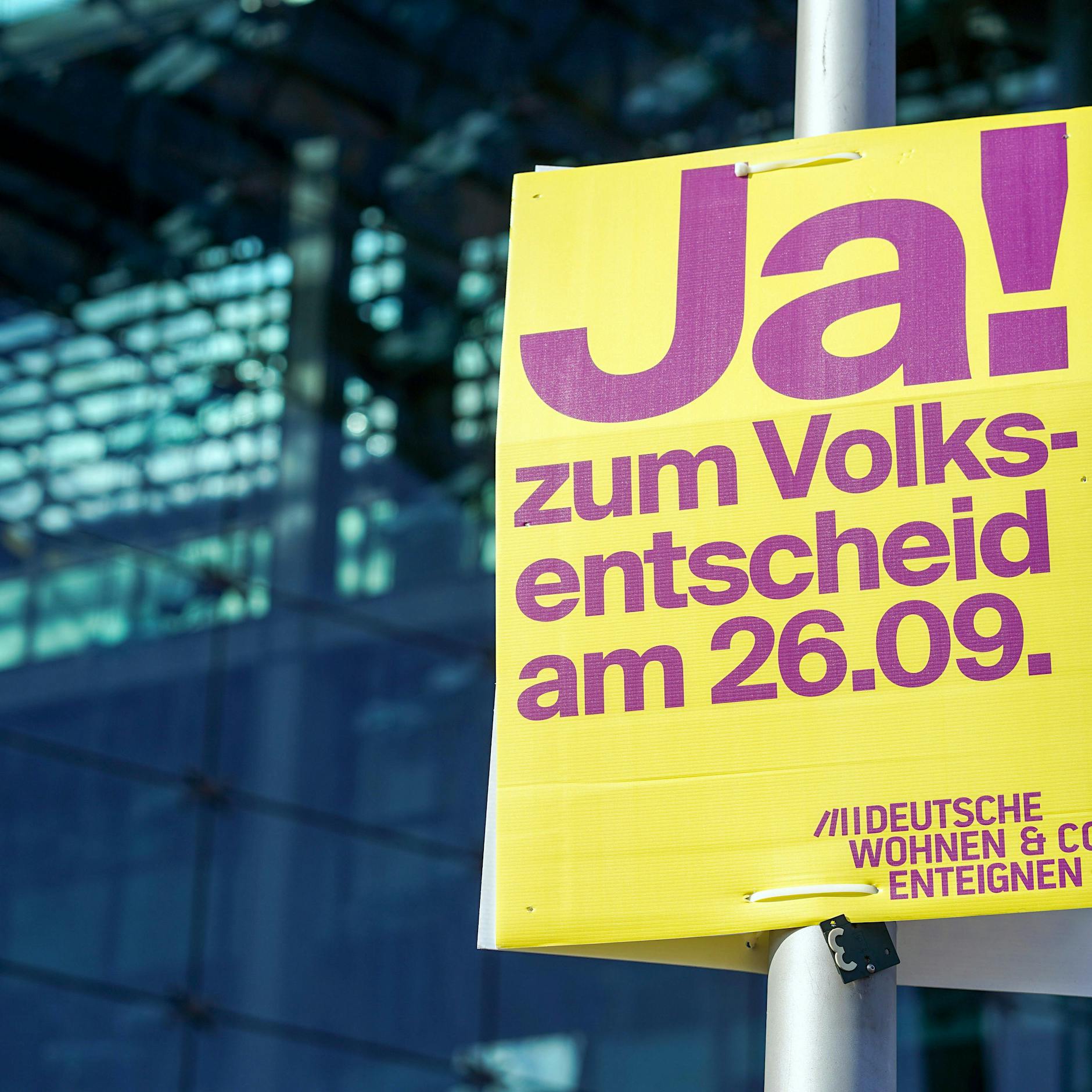 Volksentscheid „Deutsche Wohnen & Co. enteignen“ angenommen! DAS folgt jetzt daraus