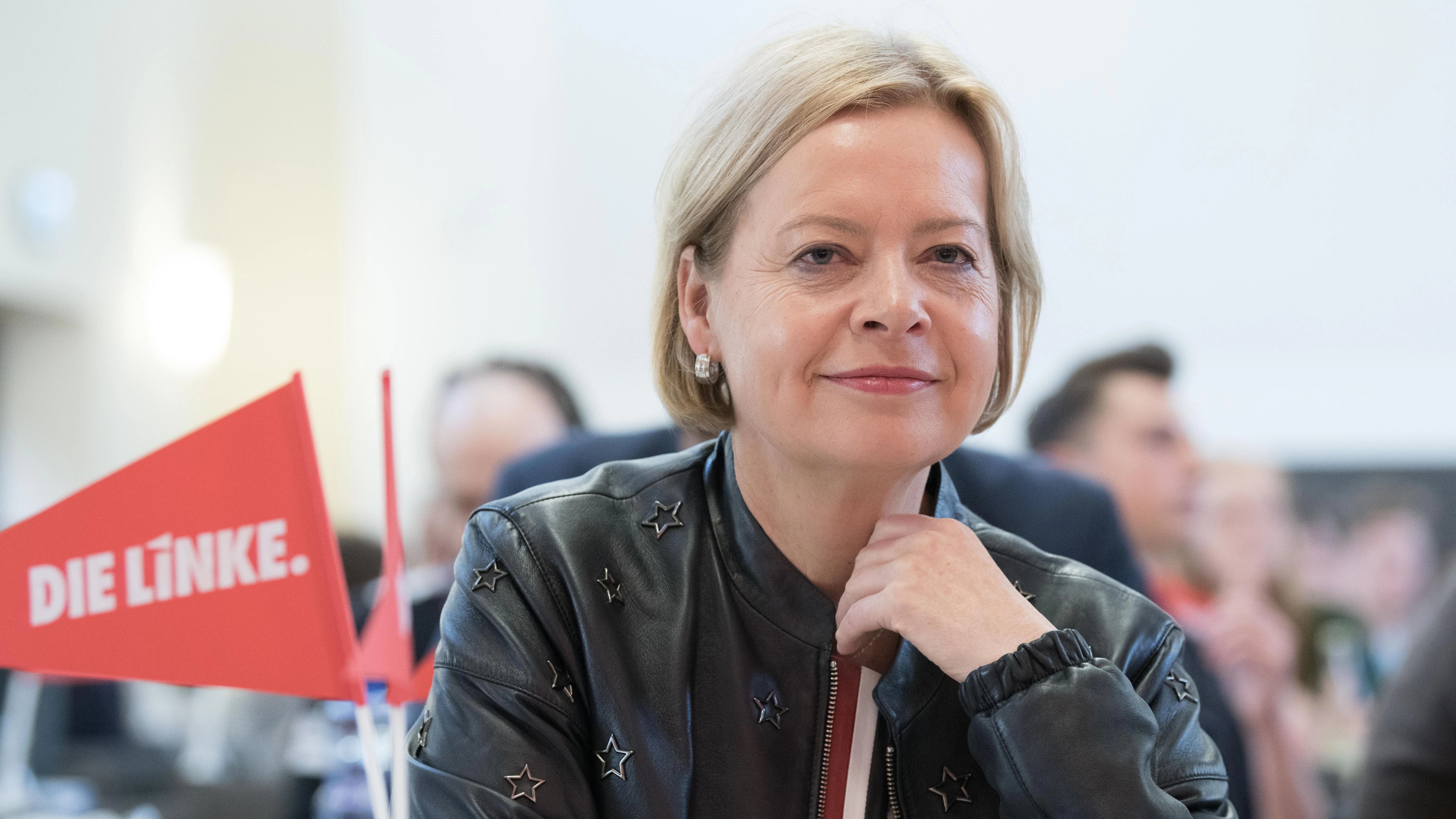 Gesine Lötzsch holt in Lichtenberg eines von bundesweit drei Direktmandaten für die Linke.