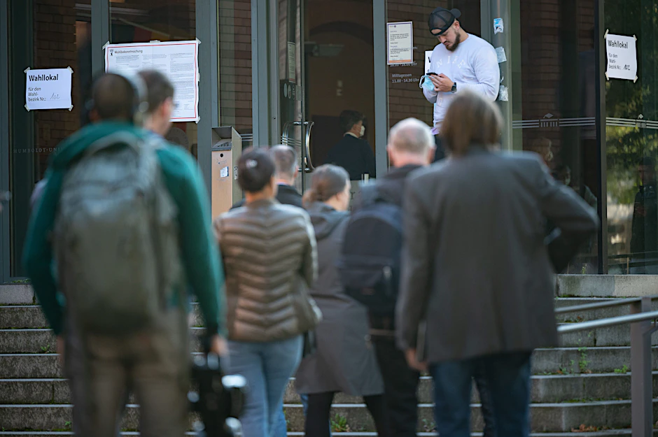 Lange Warteschlangen und zu wenig Stimmzettel. Bei der Wahl zum Abgeordnetenhaus und zum Bundestag hatte es einige Schwierigkeiten gegeben.&nbsp; &nbsp;&nbsp;