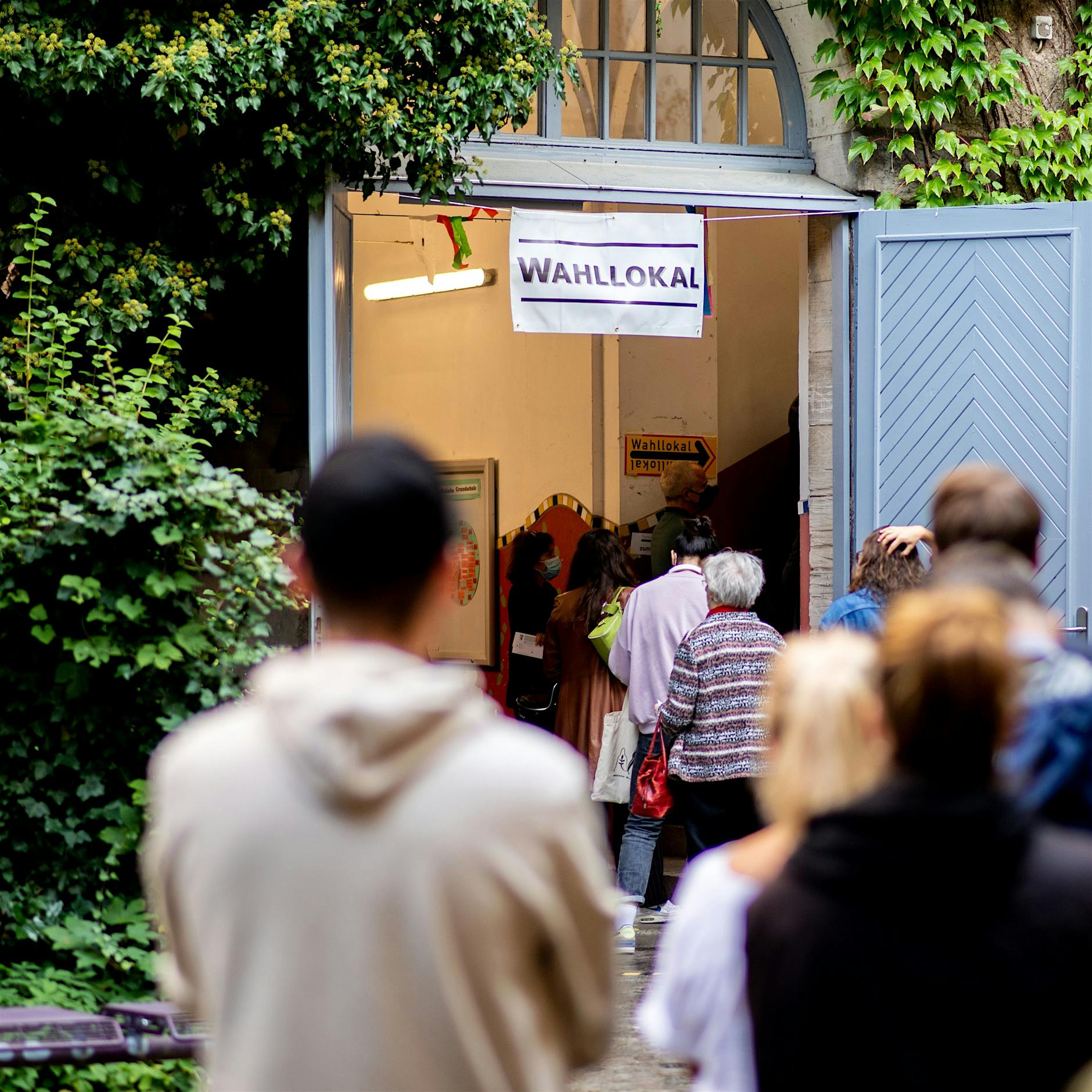 Wachmänner wollten alte Frau in Berlin-Neukölln am Wählen hindern
