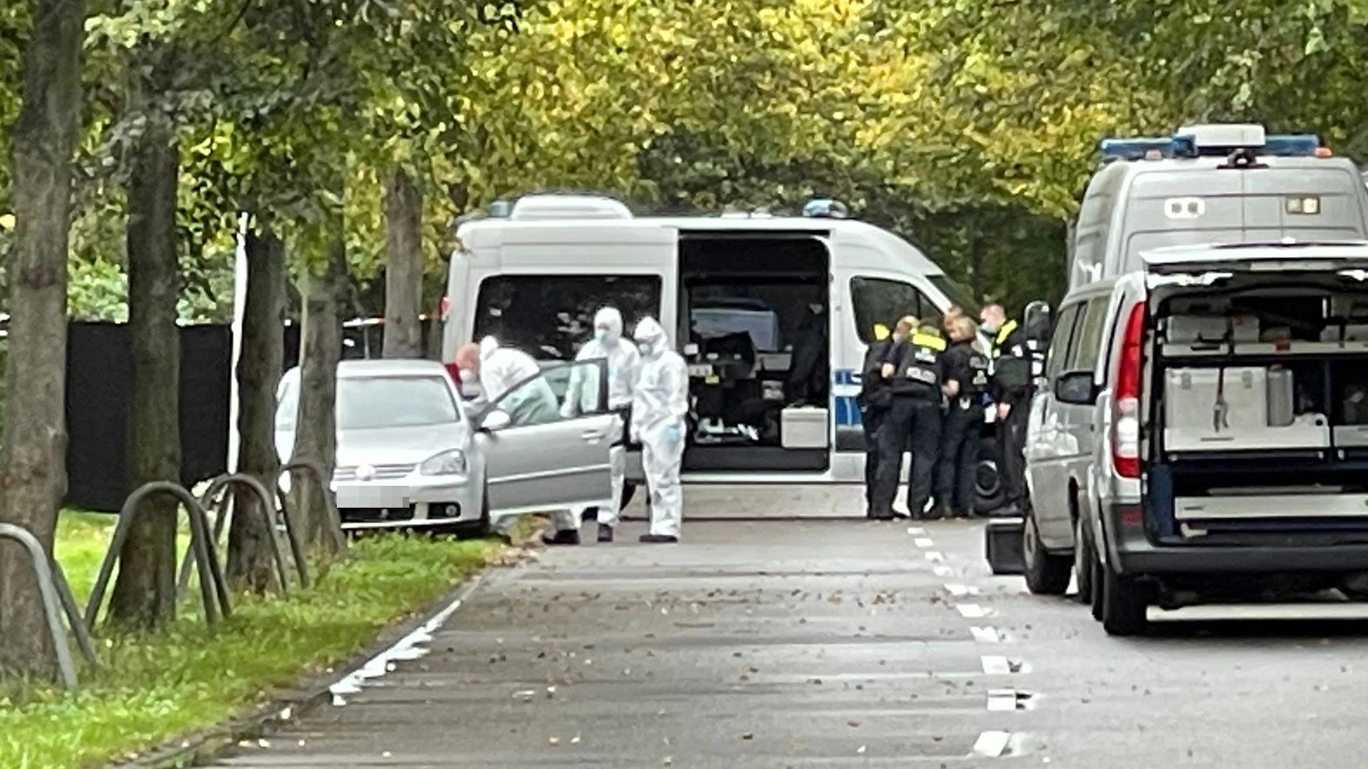 Spurensicherung an einem VW Golf.