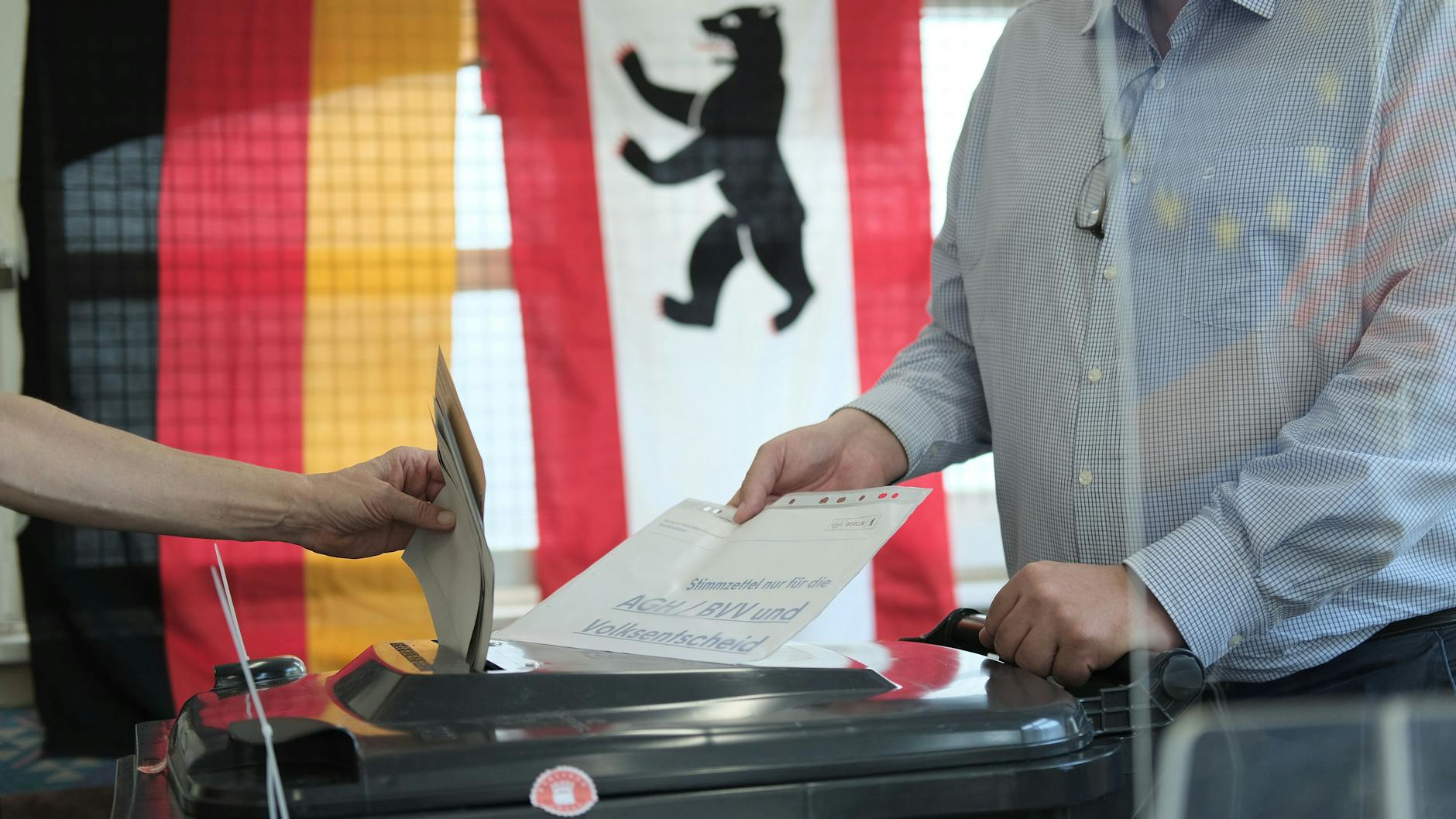 In einigen Berliner Wahllokalen wurde am Sonntag noch deutlich nach 18 Uhr gewählt<br>
