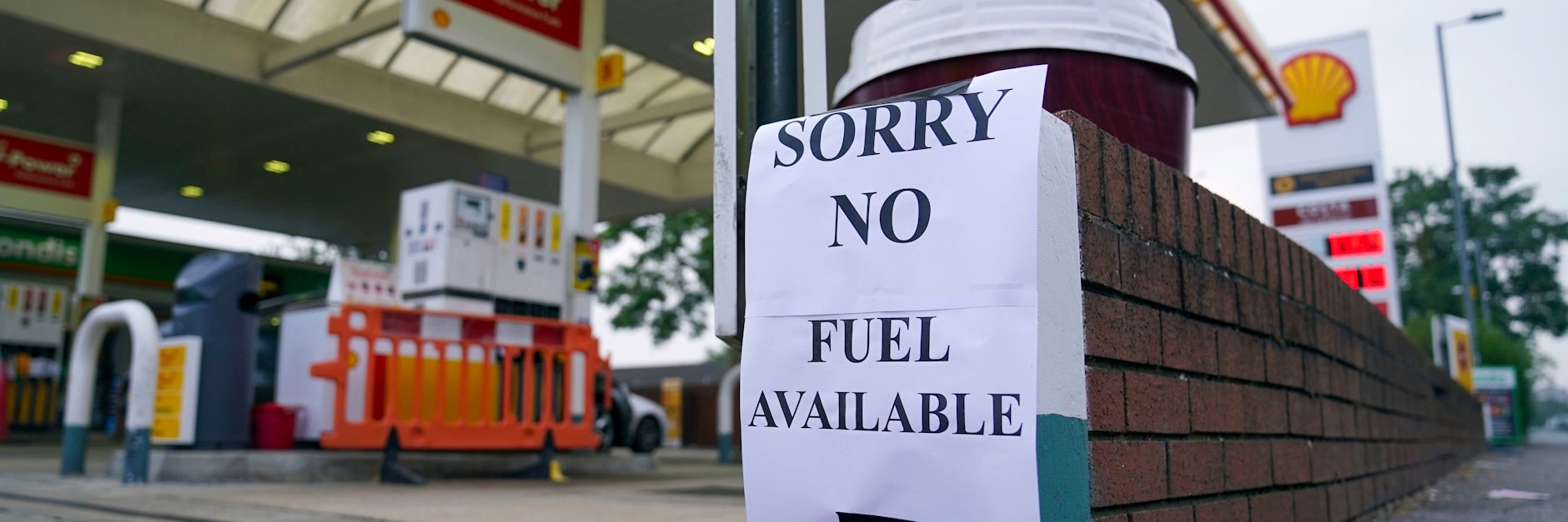 „Entschuldigung, kein Benzin verfügbar“ - nichts geht mehr an vielen britischen Tankstellen.