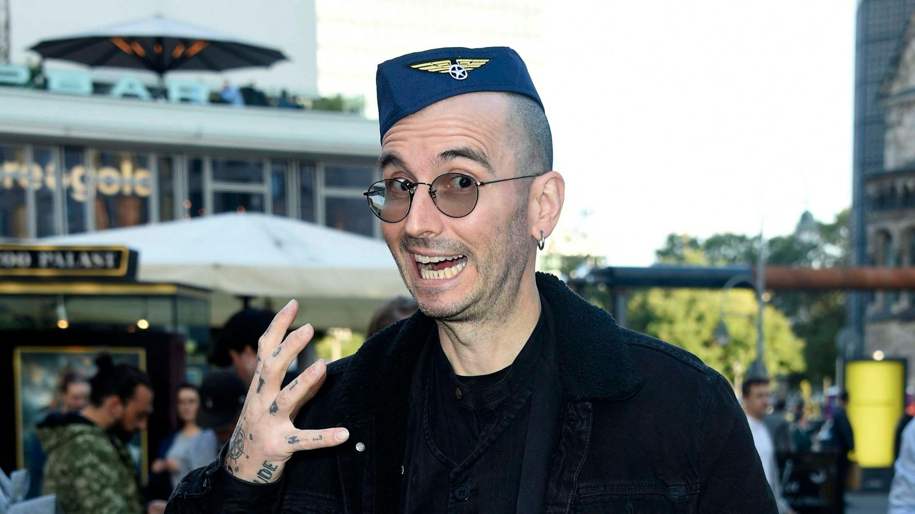 Der Kriminalbiologe und Veganer Dr. Mark Benecke hat bereits mit der Tierschutzorganisation PETA zusammengearbeitet. 