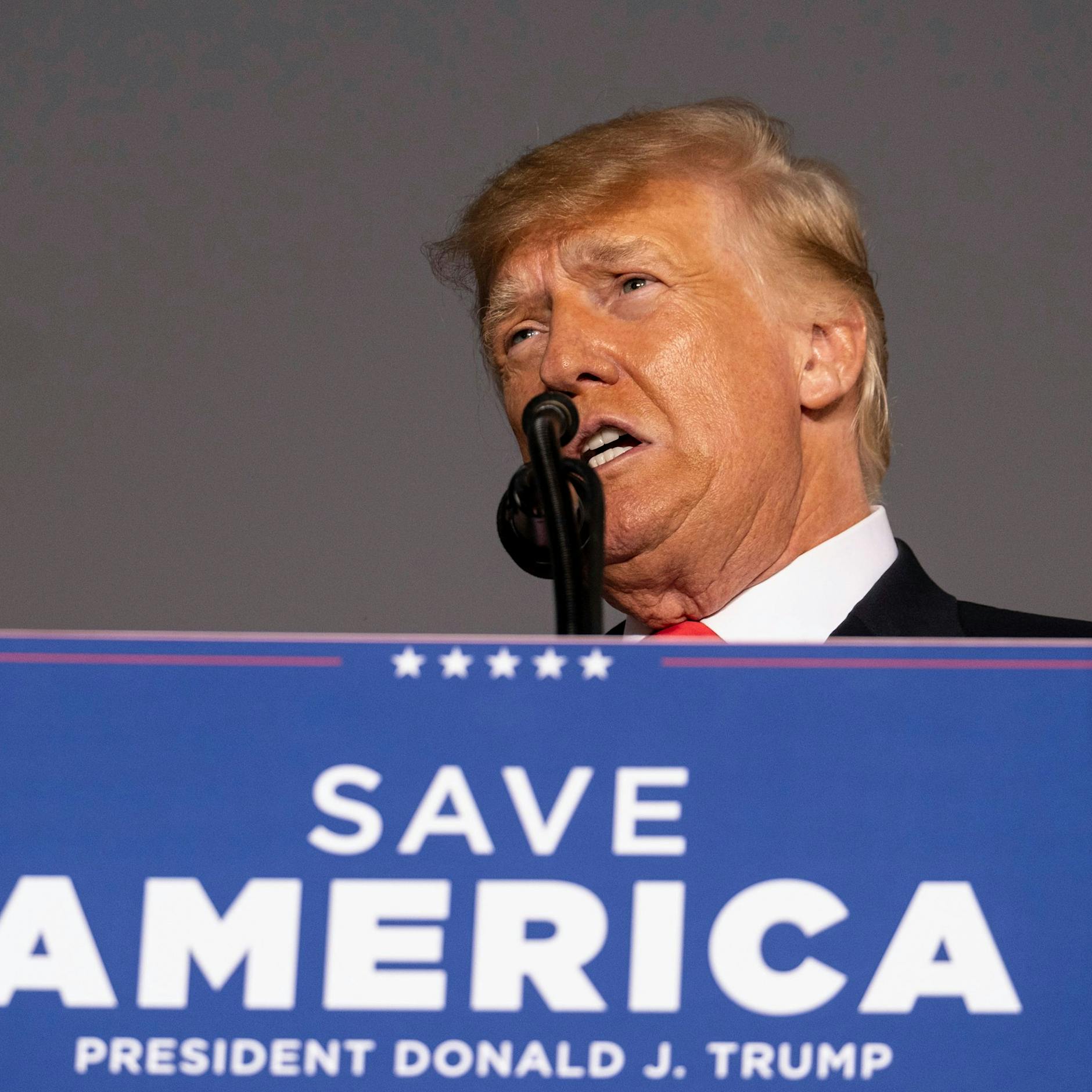 Neues Buch über Donald Trump: Er schneidet sich die Haare selbst, „Cats“ ist sein Lieblings-Musical