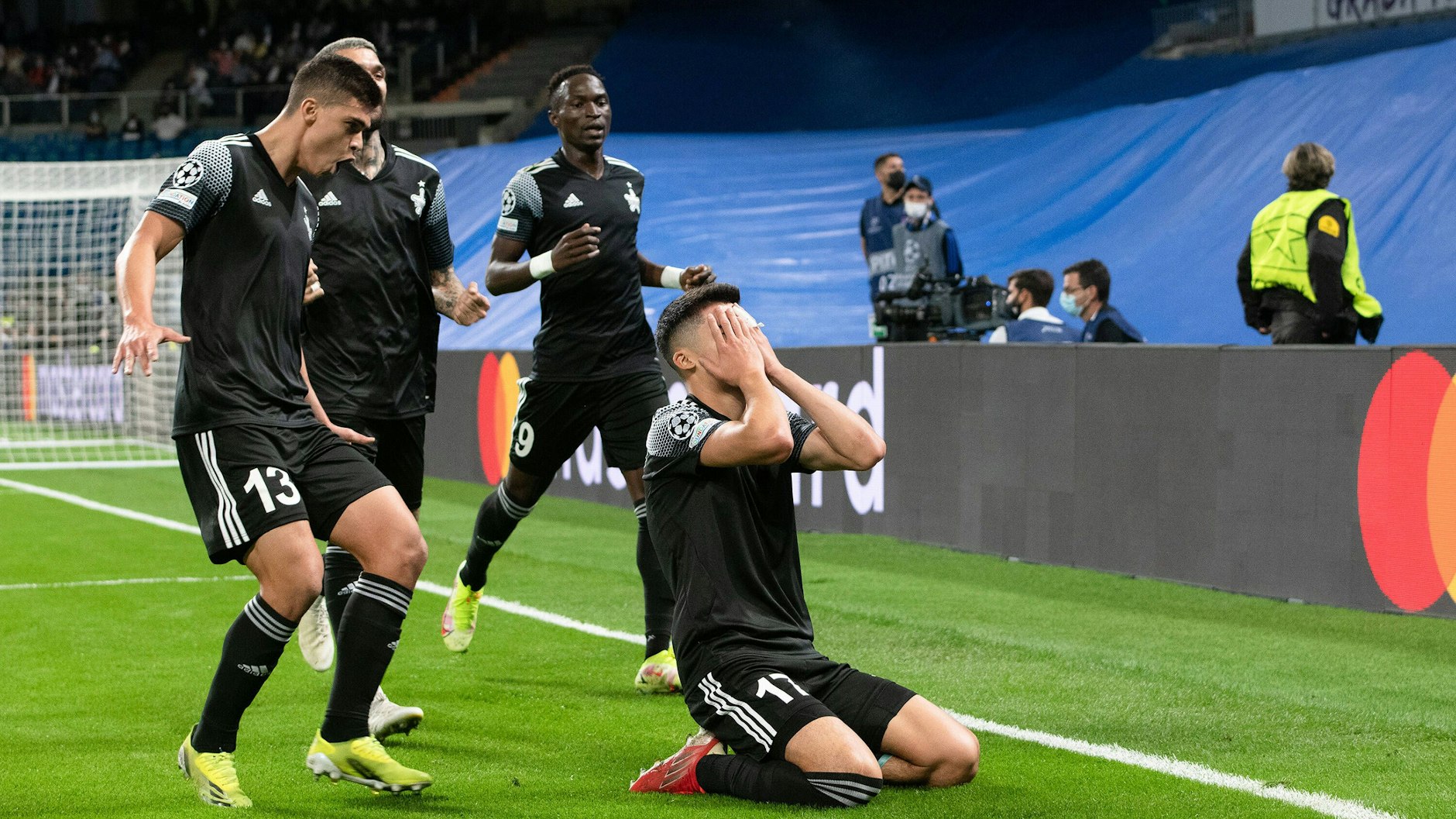 Sheriffs Sebastien Thill und der größte Moment seiner Karriere: Der Luxemburger erzielt den Siegtreffer gegen Real Madrid. 