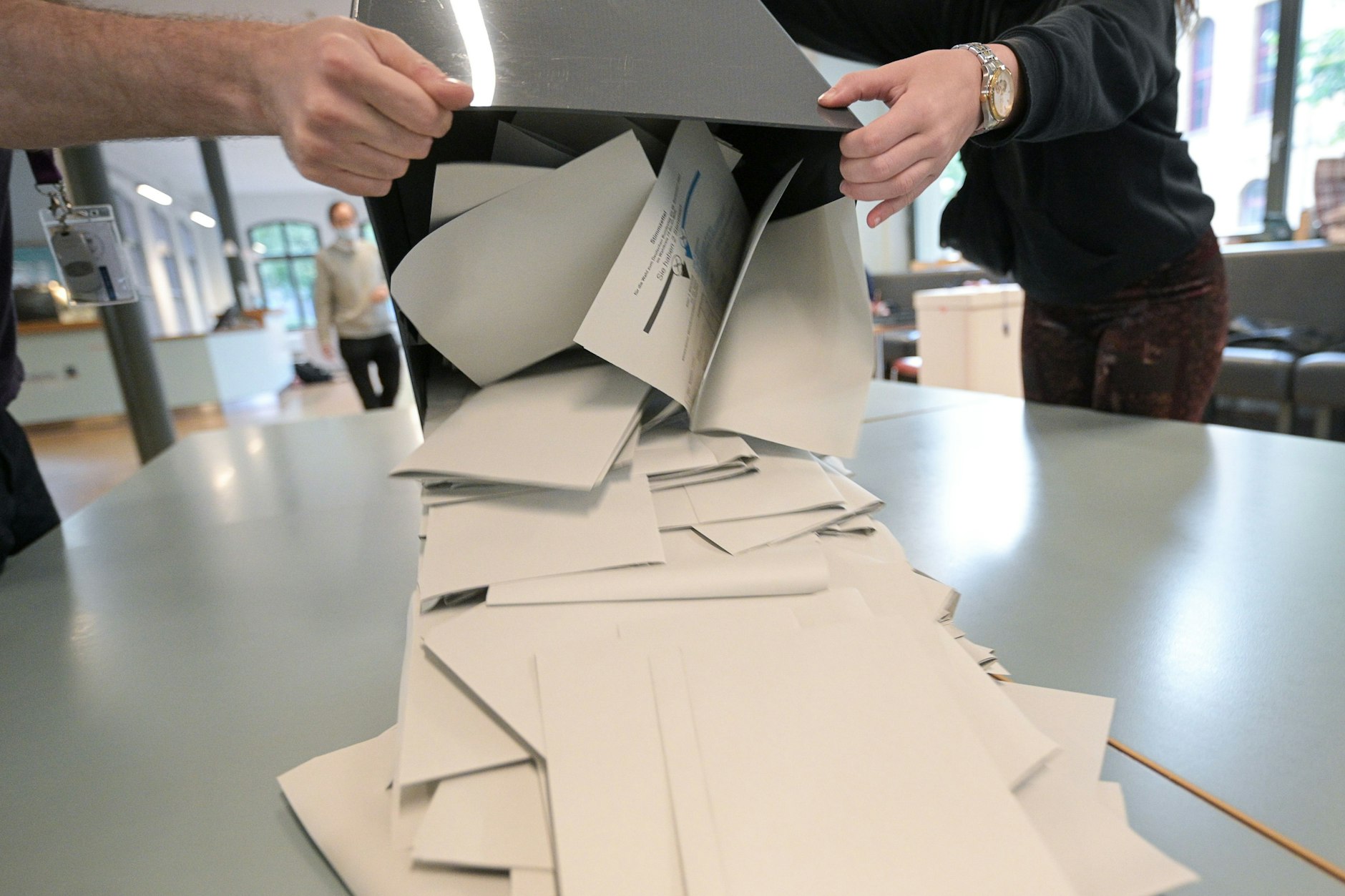 Manche Wähler bekamen in Friedrichshain-Kreuzberg und auch in Charlottenburg falsche Stimmzettel. Somit ist ihre Wahl ungültig (Symbolbild). 