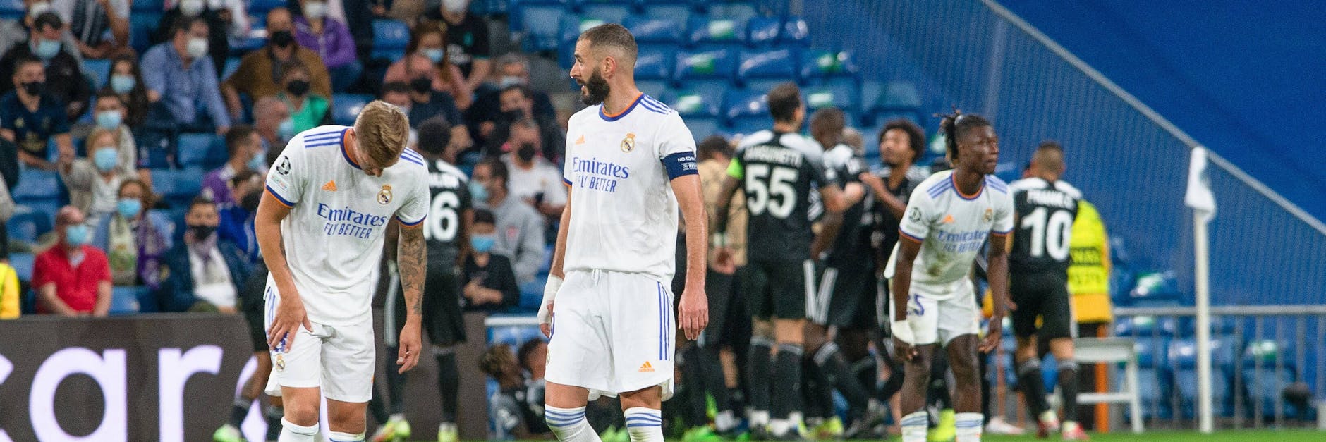 Toni Kroos (l.) und Karim Benzema sind fassungslos: Real verliert gegen den krassen Außenseiter Sheriff Tiraspol.