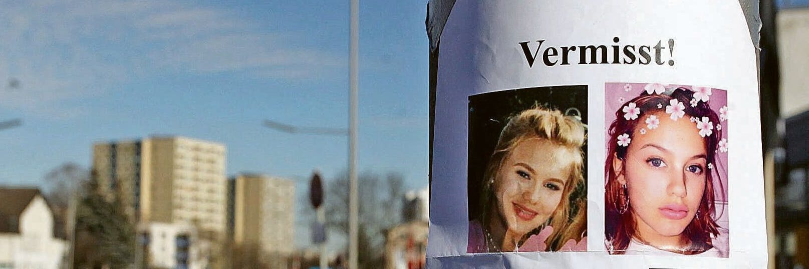 Die Neuköllner Schülerin Rebecca Reusch wird seit zwei Jahren vermisst. Mit diesen Plakaten versuchten die Eltern Hinweise zu bekommen, wo ihre Tochter ist.<br>
