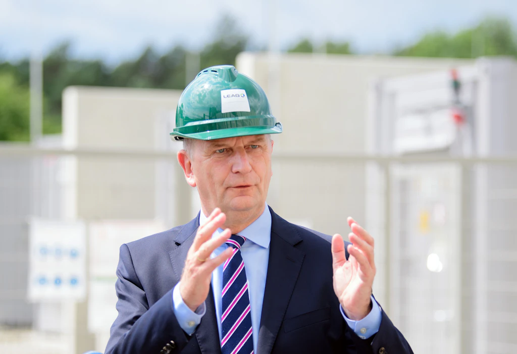 Woidke: Entscheidung über Tesla-Genehmigung noch 2021 möglich