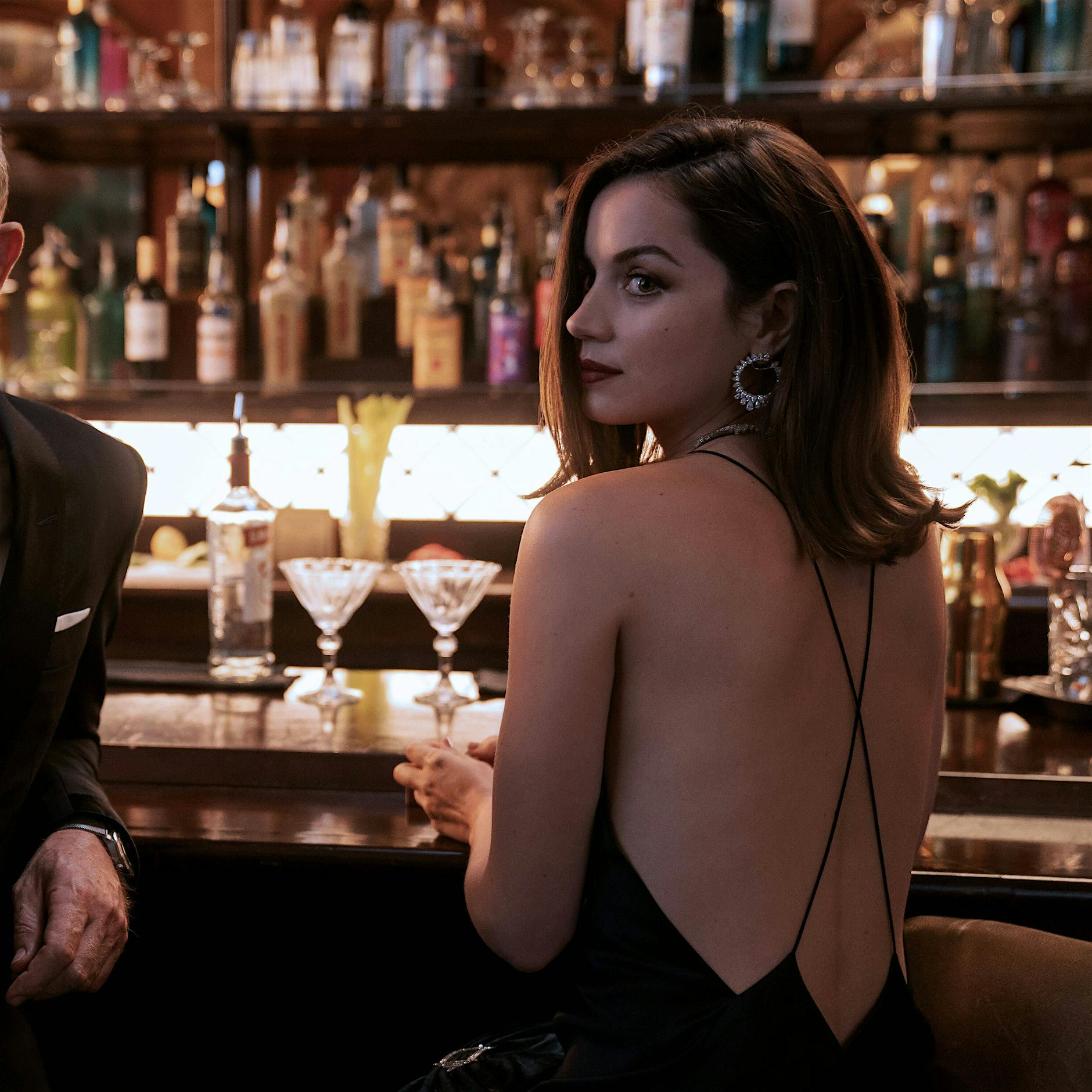 Image - Neuer Bond-Film „Keine Zeit zu sterben“: Ein Dinosaurier räumt auf