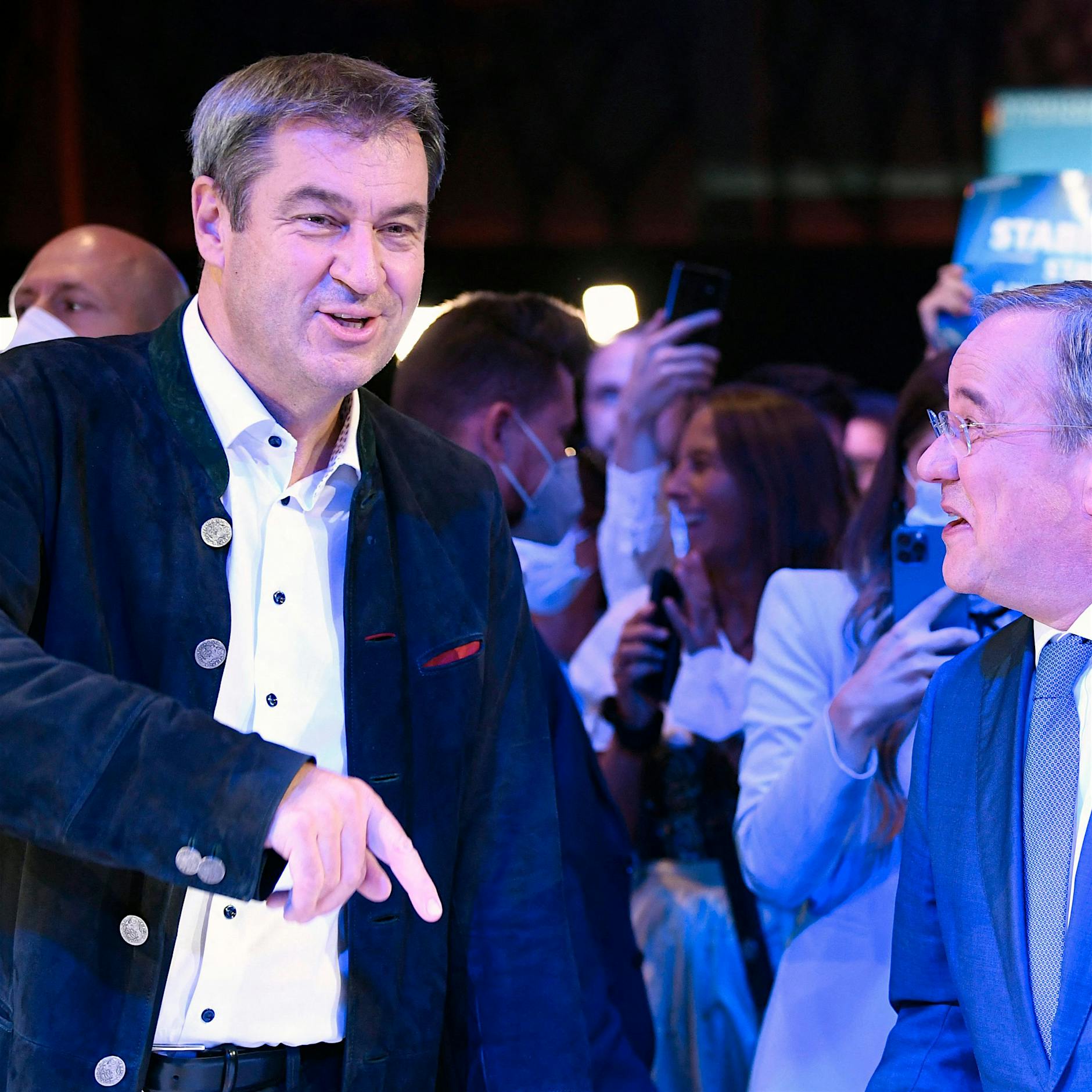 Laschet und Söder laden FDP und Grüne zu Jamaika-Gesprächen ein