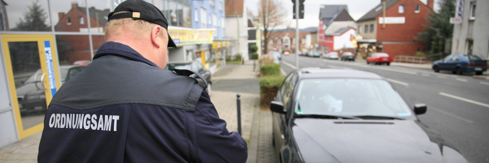 Es war ein langer Weg. Nun aber kommen bald Änderungen am Bußgeldkatalog. Kernbotschaft: Radfahrer und Fußgänger sollen besser geschützt werden. Dafür müssen Verkehrssünder künftig deutlich tiefer in die Tasche greifen.