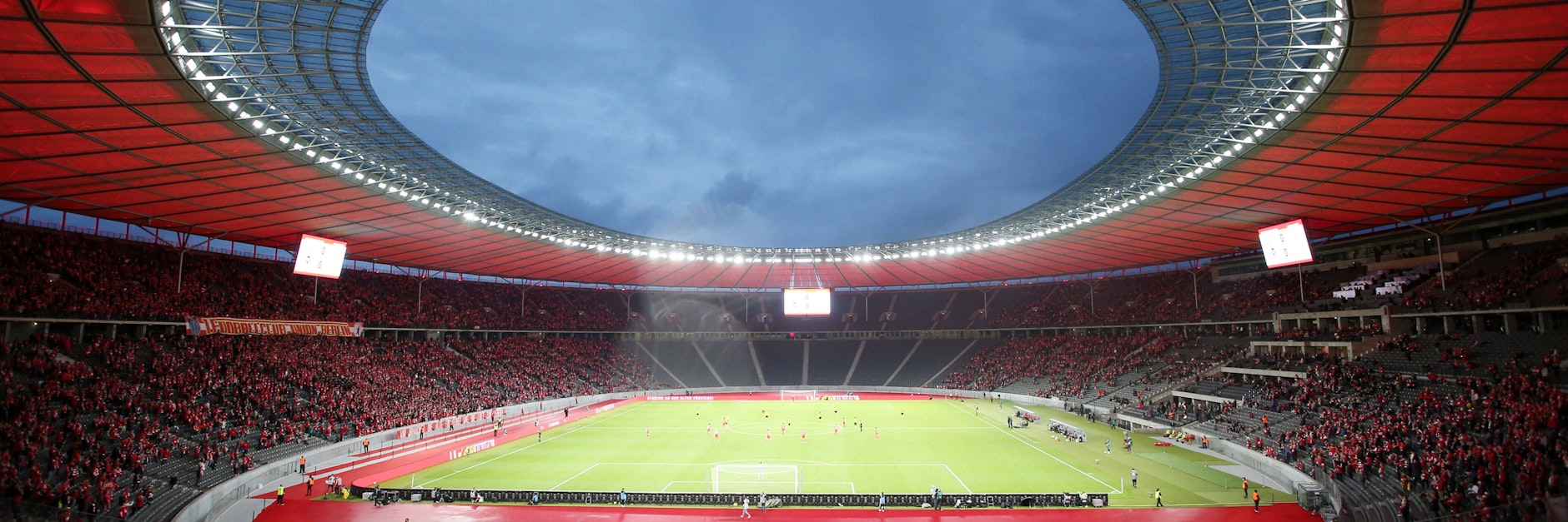 Heute Abend strahlt das Olympiastadion wieder ganz in Rot. 