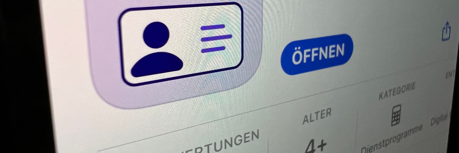 Die App "ID Wallet" im Apple App Store, die für die Darstellung des digitalen Führerscheins notwendig ist. Am Donnerstag (30.9.2021) war sie dort nicht mehr zu finden, nachdem Experten auf Sicherheitslücken in der Wallet hingewiesen hatten.
