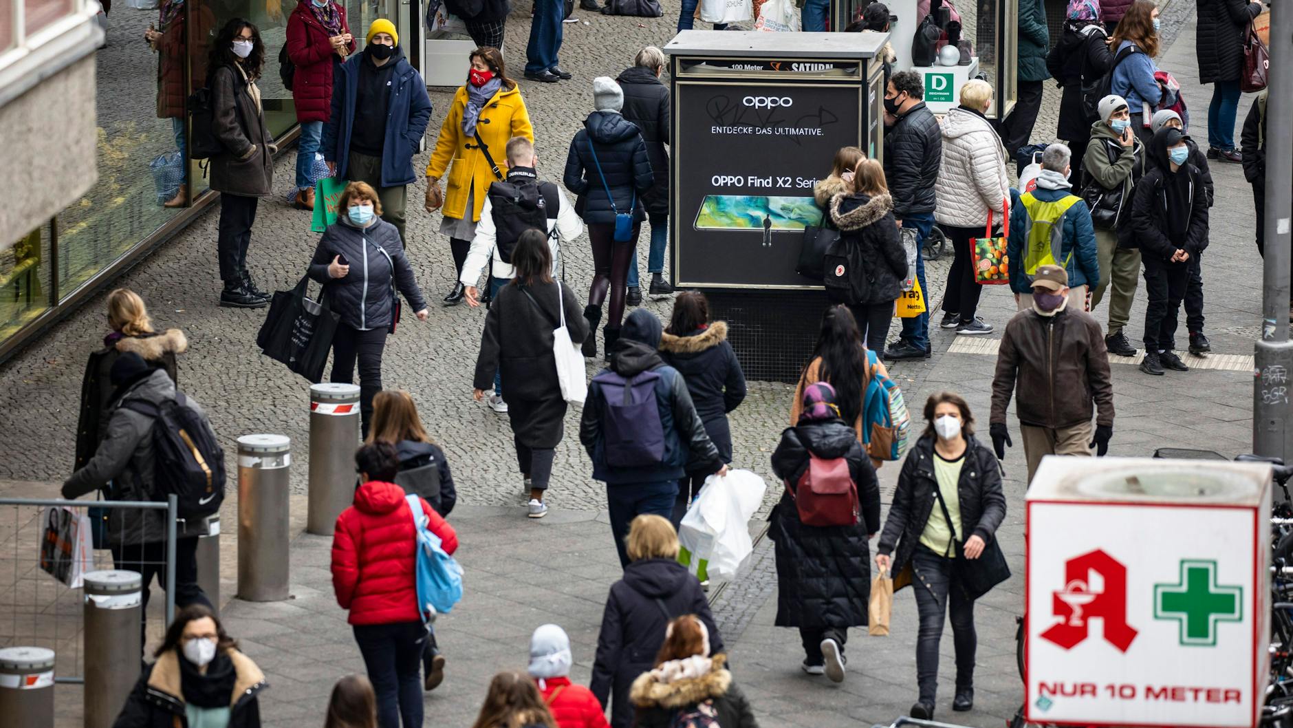 Die Schlossstraße in Berlin-Steglitz. Freie Stellen finden sich in Berlin laut Bundesagentur für Arbeit „quer durch alle Branchen, vor allem im Einzelhandel“.