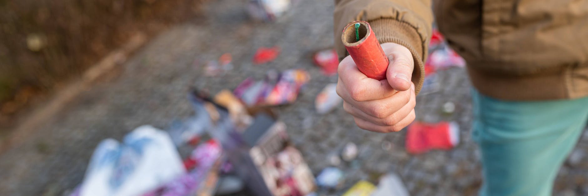 In Berlin kam es trotz eines weitgehenden Verbots von Silvesterböllerei zu mehreren schweren Unfällen mit Pyrotechnik.