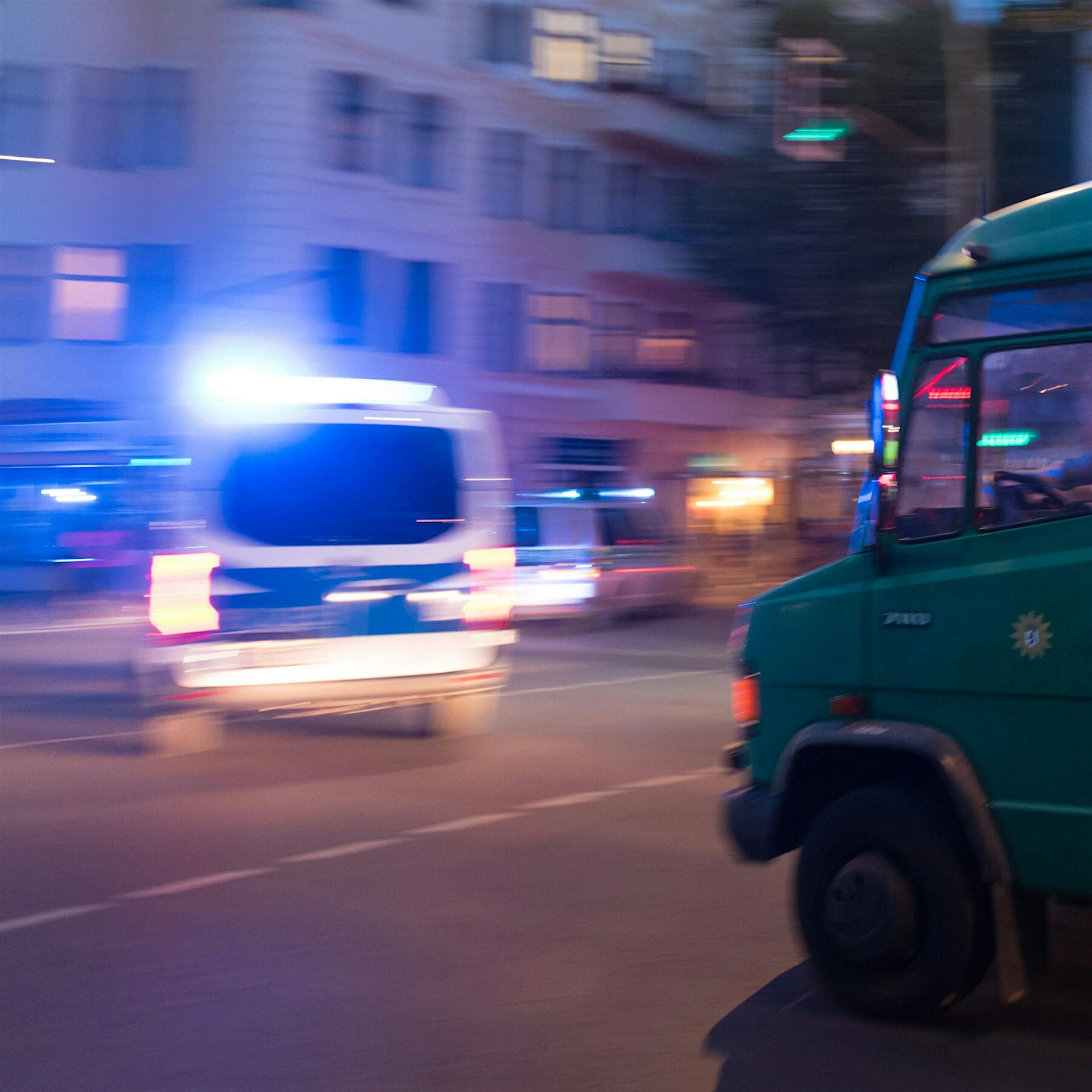 Hellersdorf: Mann bedroht Polizisten mit Schusswaffe