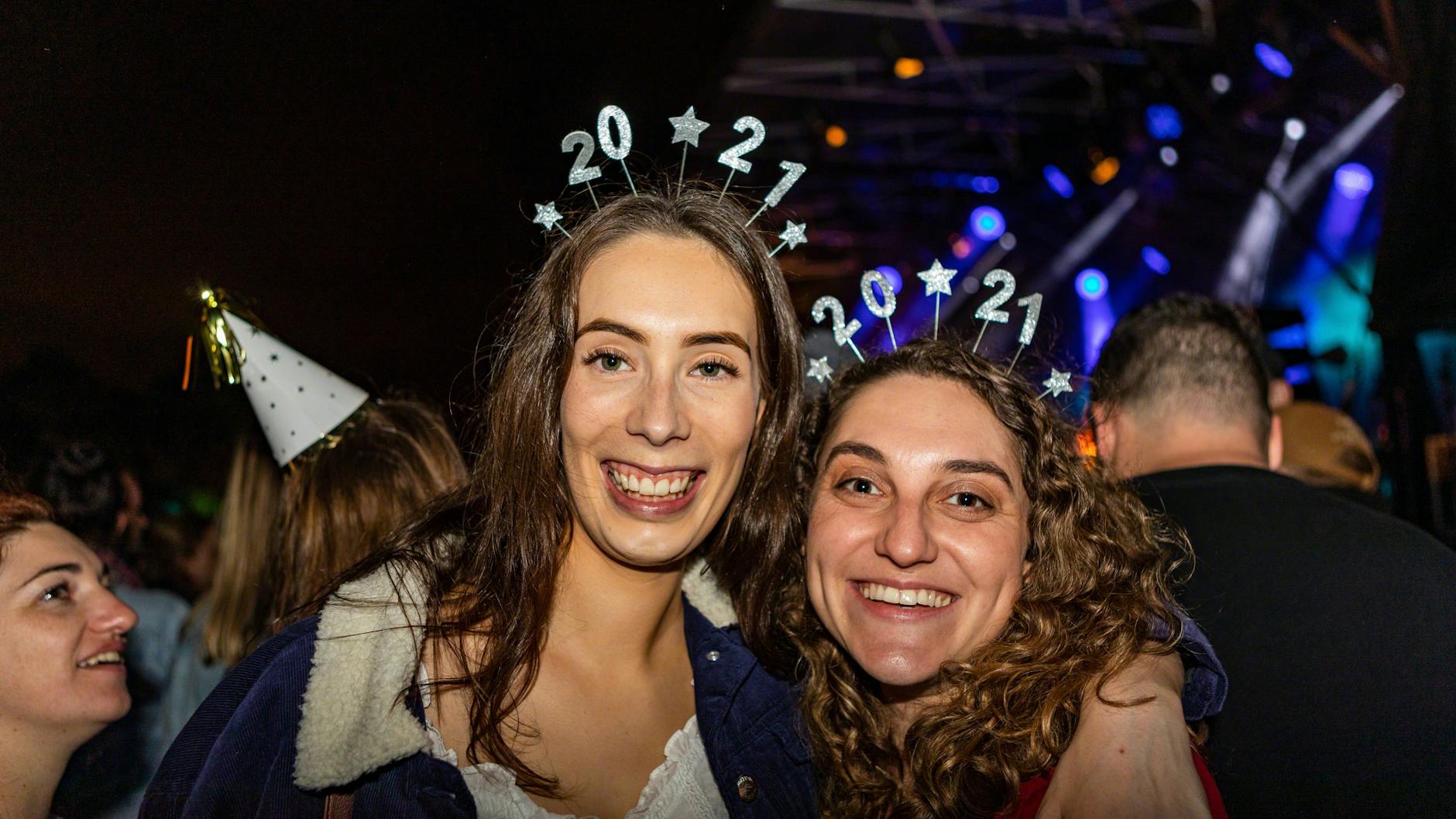 Sophie Jackson and Monique Lee feierten auf einem Konzert im neuseeländischen Christchurch.
