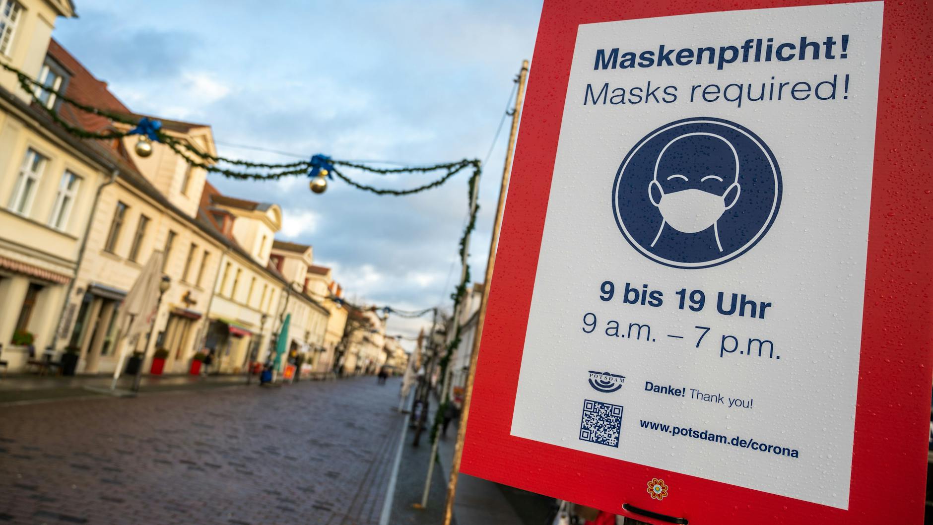 Die nahezu menschenleere Fußgängerzone in Potsdam. 