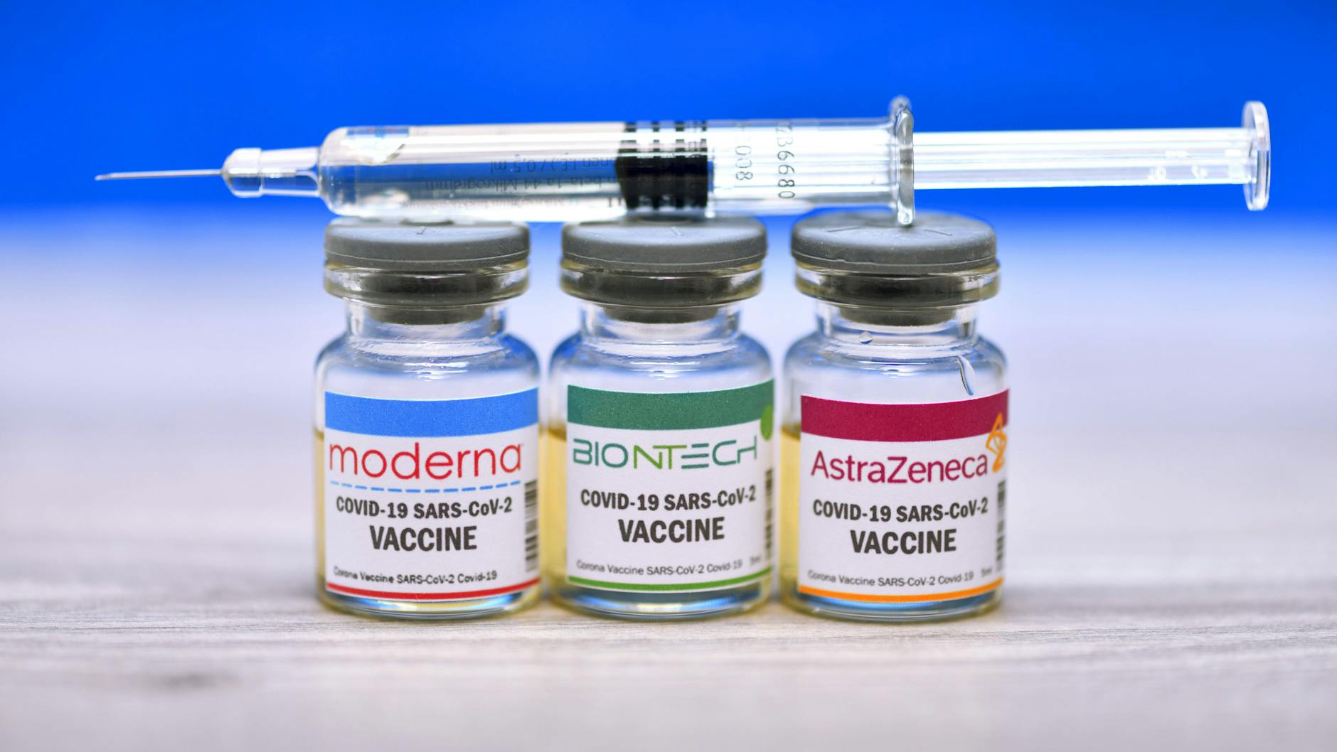 Die Qual der Wahl? Drei Impfstoffe, die auch in Berlin das Coronavirus bannen sollen. 