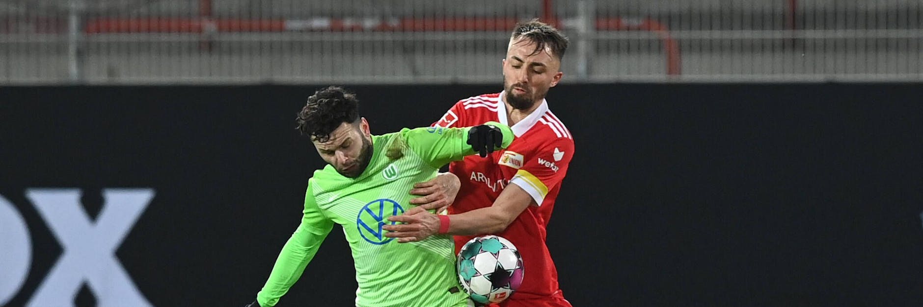 Wenn Florian Hübner, wie hier gegen Wolfsburgs Renato Steffen, spielen darf, dann immer über die volle Spielzeit.