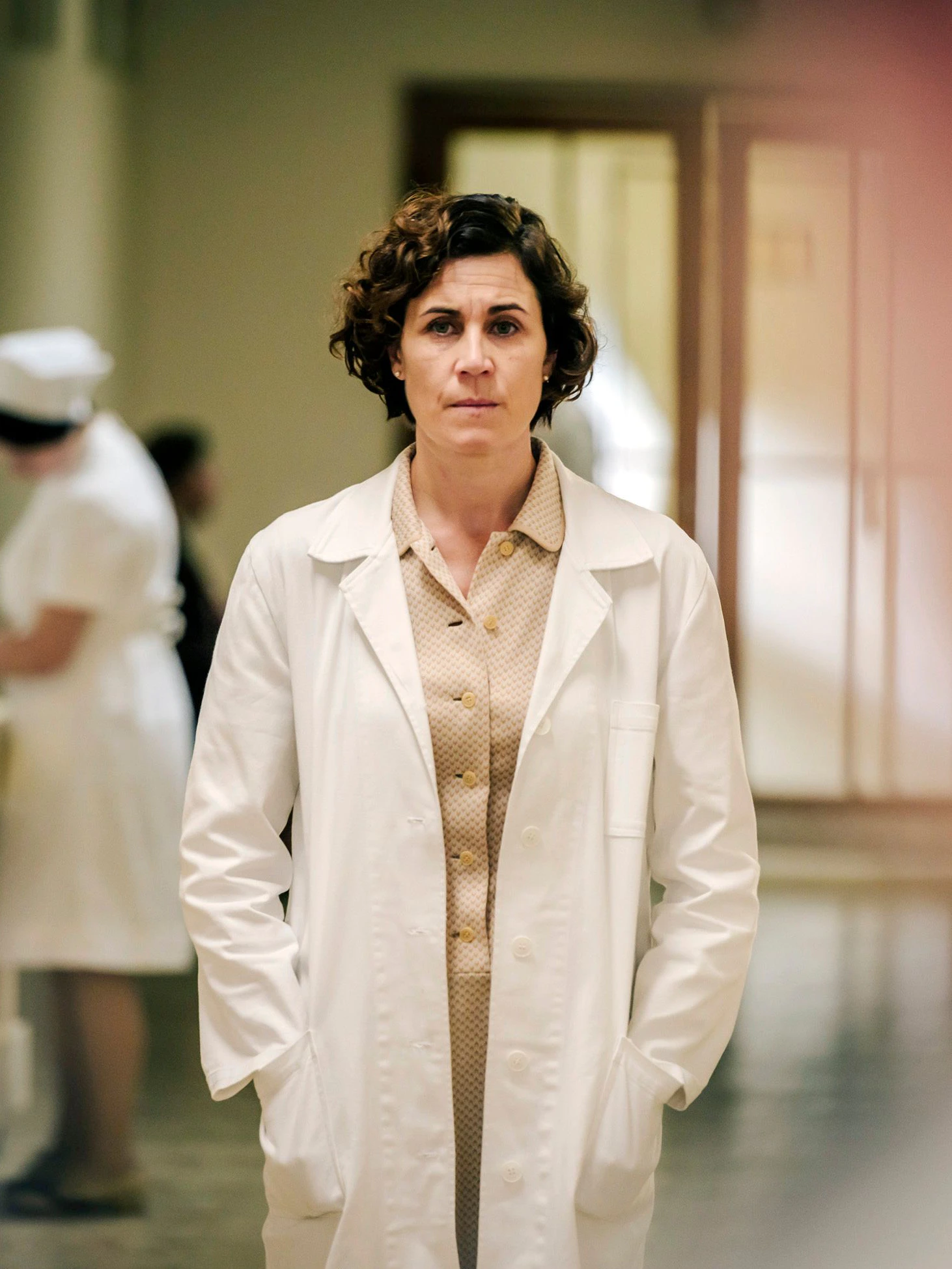 Nina Kunzendorf als Ingeborg Rapoport in der 3. Staffel der Charité-Serie.