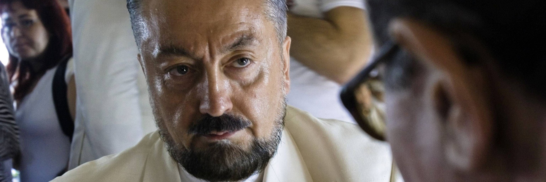 Der umstrittene Fernsehprediger und Sektenführer Adnan Oktar 2007 in Istanbul.&nbsp;