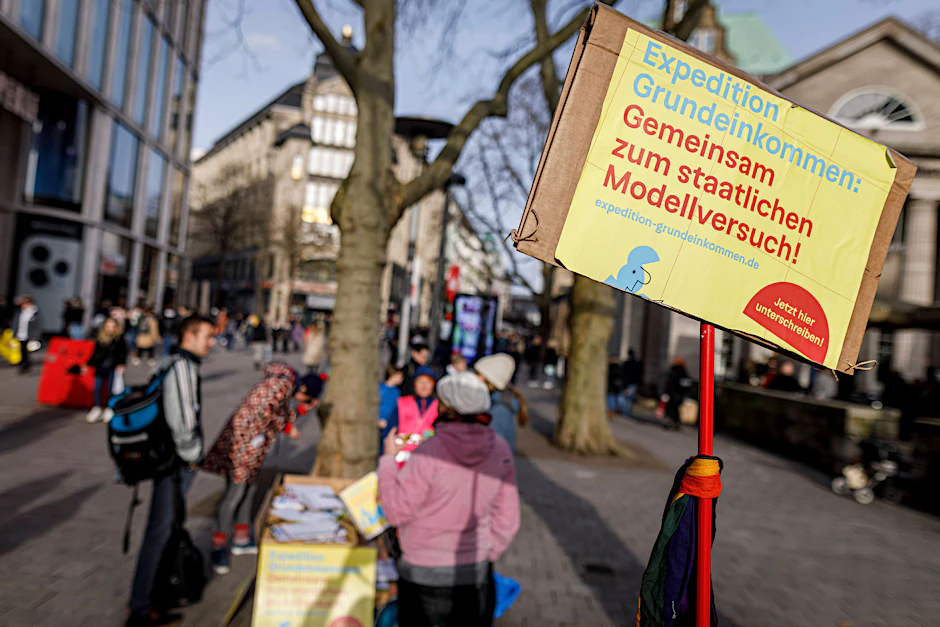 Die Initiative Expedition Grundeinkommen will, dass Deutschland ein staatliches Modellprojekt zum bedingungslosen Grundeinkommen bekommt.