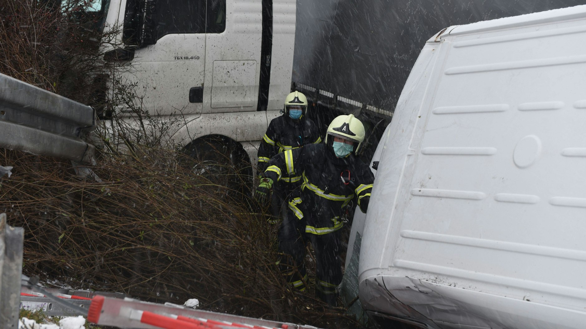 Bundesweit verursachte der Wintereinbruch Glätte-Unfälle - wie hier in Döbeln.