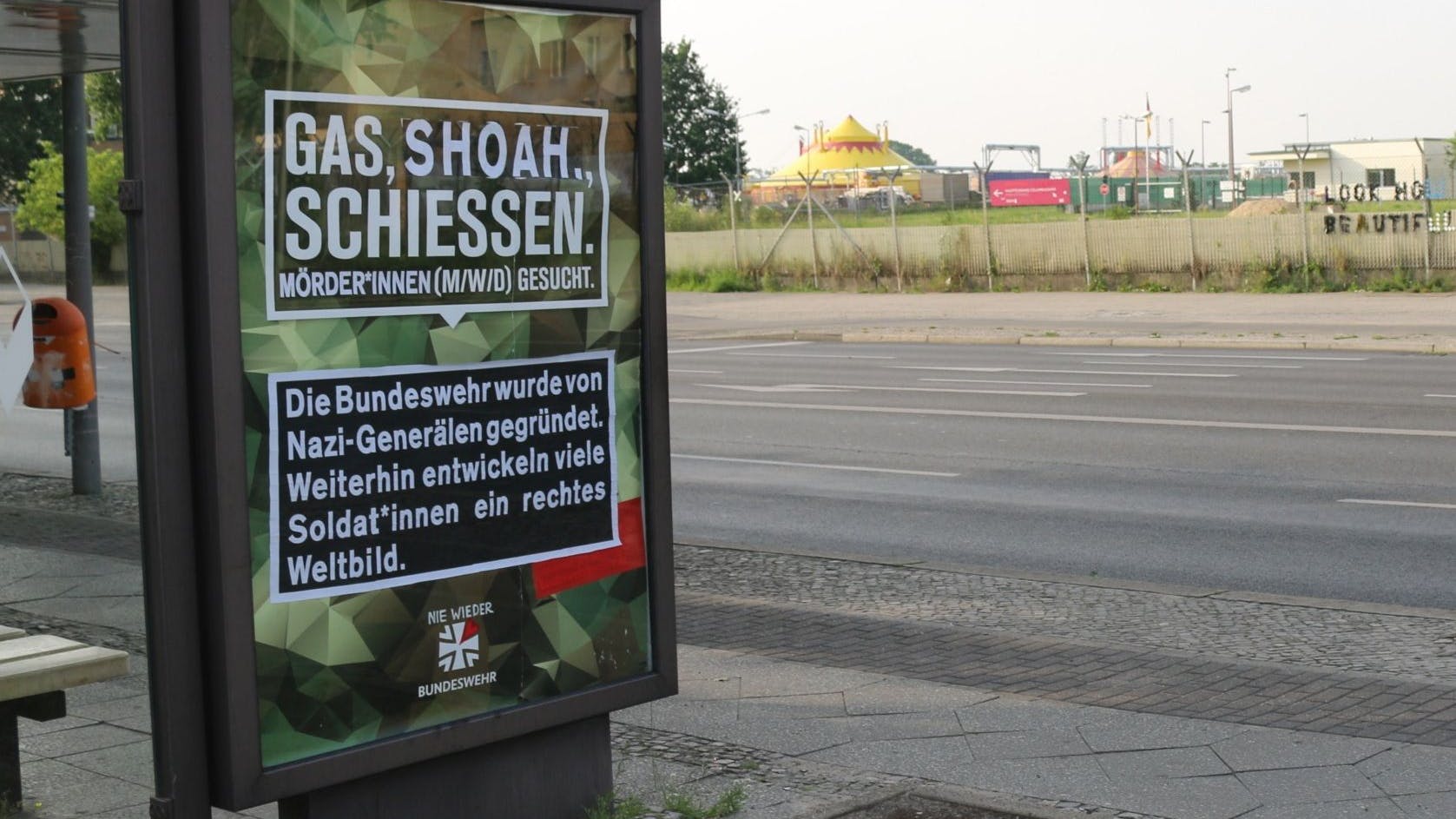 Ein verändertes Bundeswehrplakat.