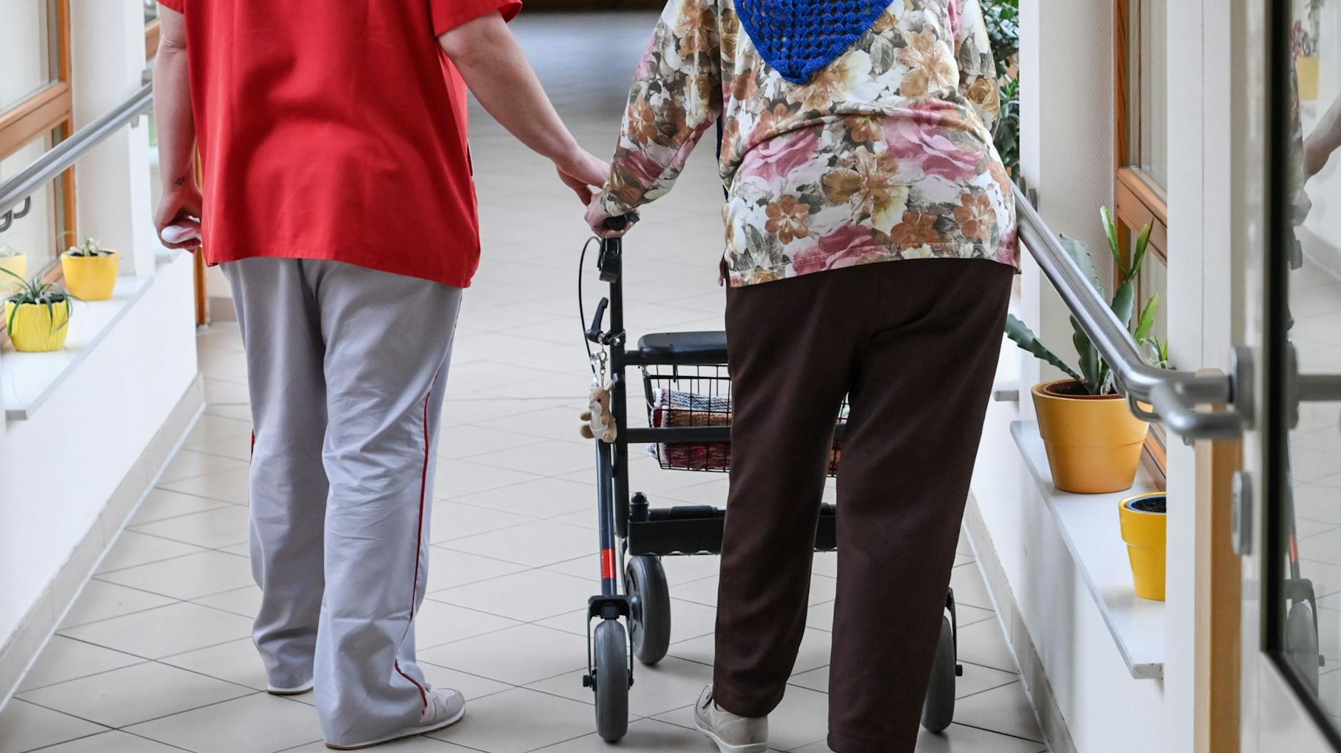 Besonders von schweren Corona-Folgen betroffen: Alten- und Pflegeheime sowie die ambulante Betreuung.