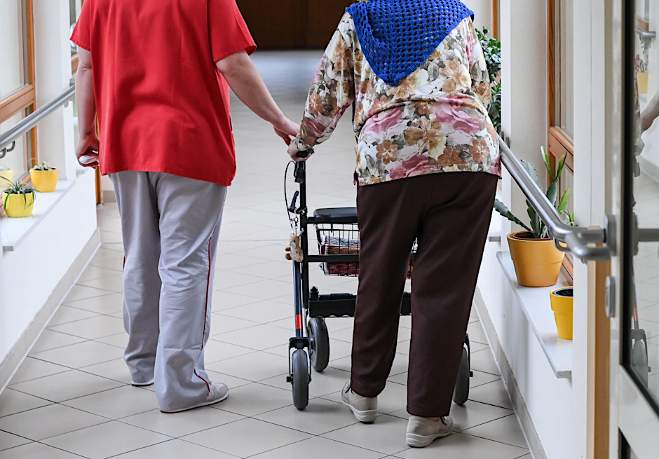 Besonders von schweren Corona-Folgen betroffen: Alten- und Pflegeheime sowie die ambulante Betreuung.