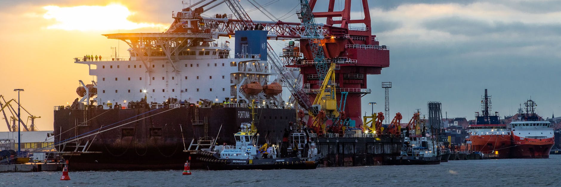 Das russische Verlegeschiff „Fortuna“ im Hafen von Wismar. Das Spezialschiff wird für Bauarbeiten an der deutsch-russischen Ostsee-Gaspipeline Nord Stream 2 eingesetzt. 