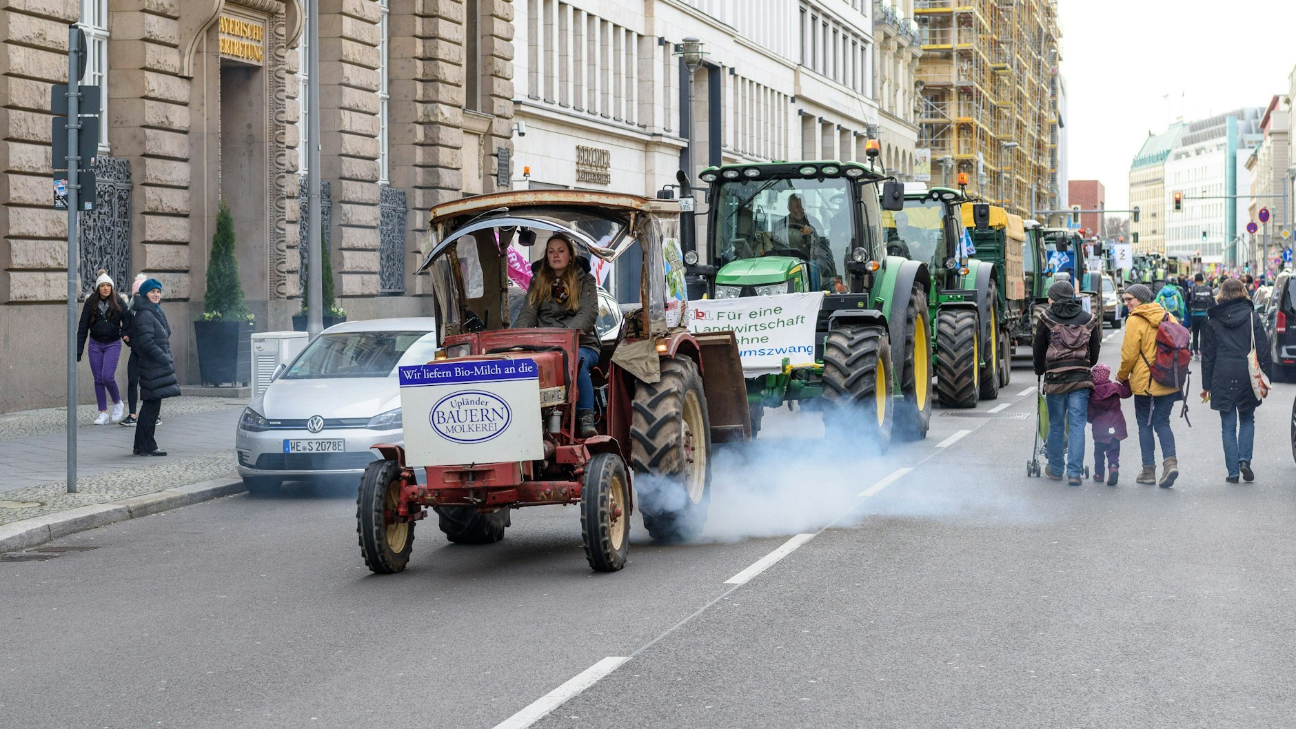 Demo in Berlin: Bauern, Tier- und Klimaschützer protestieren Demo in Berlin: Bauern, Tier- und Klimaschützer protestieren