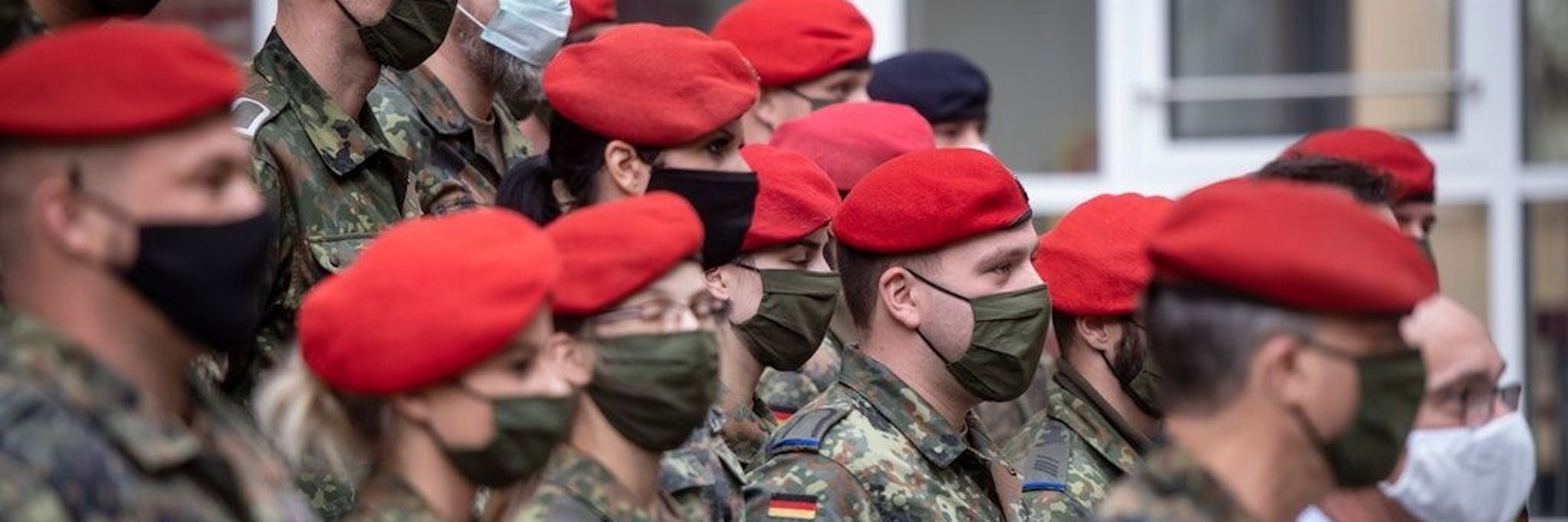 Bundeswehr-Soldaten tragen Corona-Masken (Archivbild).