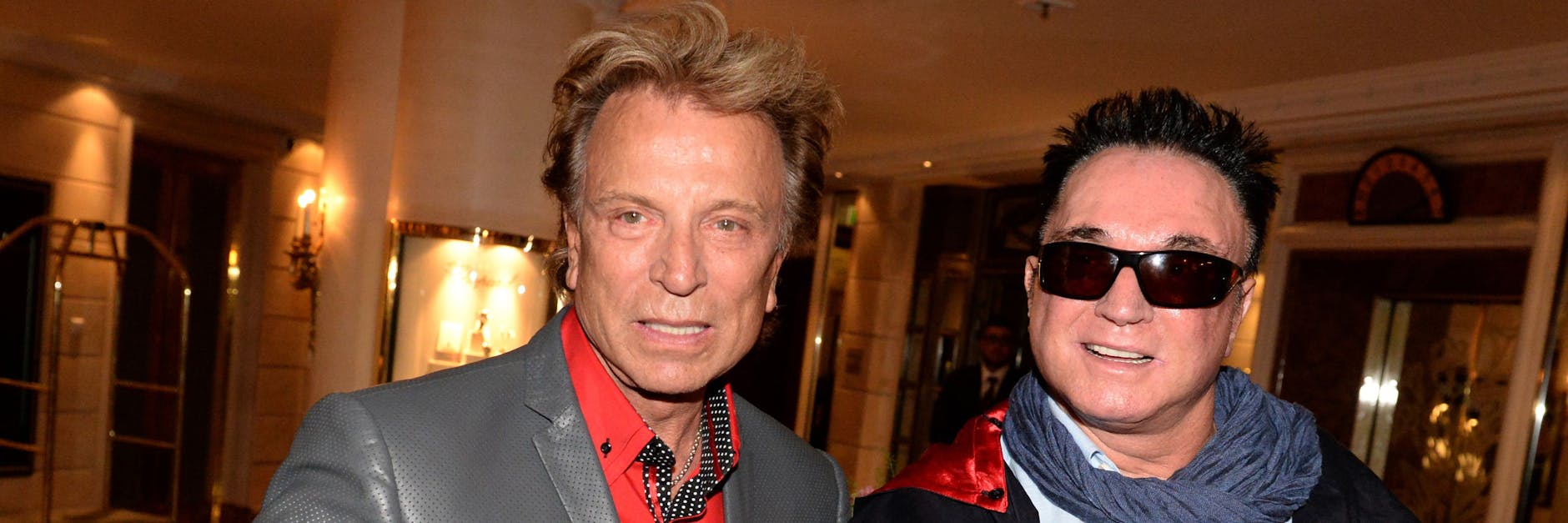 Die US-Magier Roy Horn (r) und Siegfried Fischbacher vom Duo Siegfried und Roy