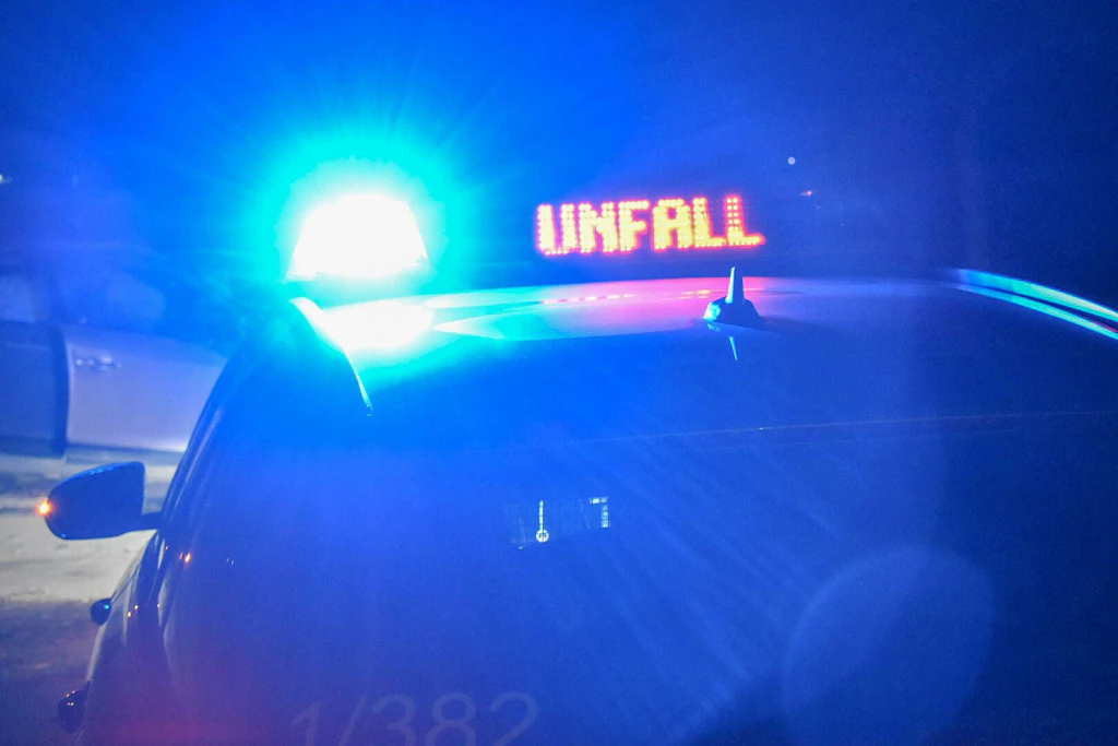 Im Kokainrausch: Berliner Autofahrer landet im Gleisbett