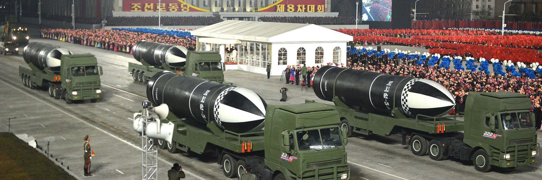 Die Bilder der riesigen Raketensysteme sollen auch den erklärten „Hauptfeind“ beeindrucken, die USA.